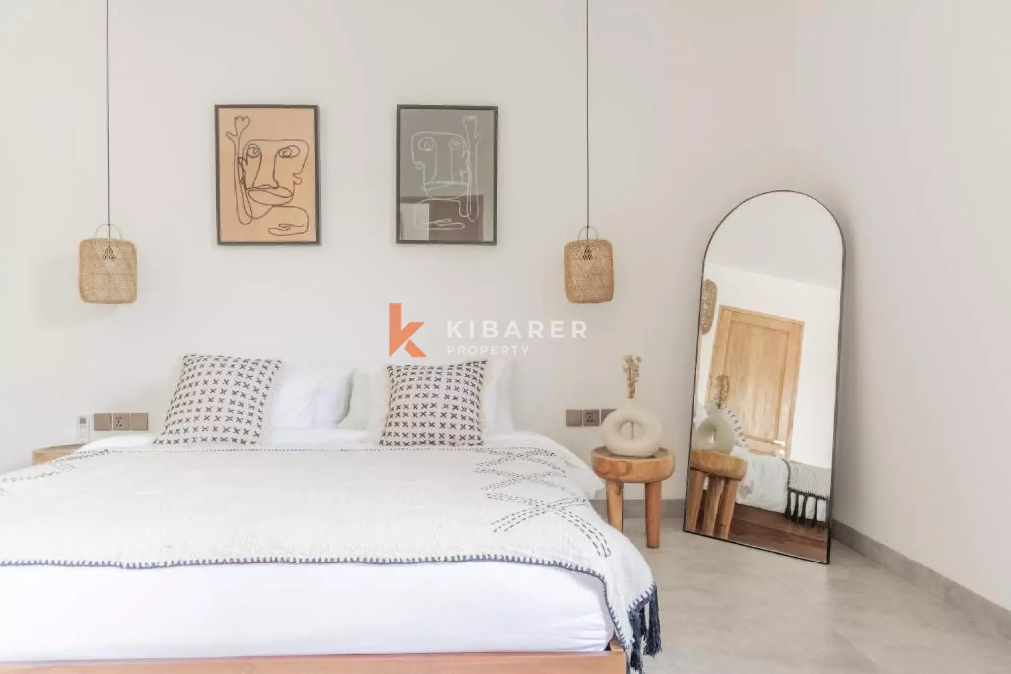 Beautiful Bright Four Bedroom Luxury Villa Minutes from Nyang Nyang Beach