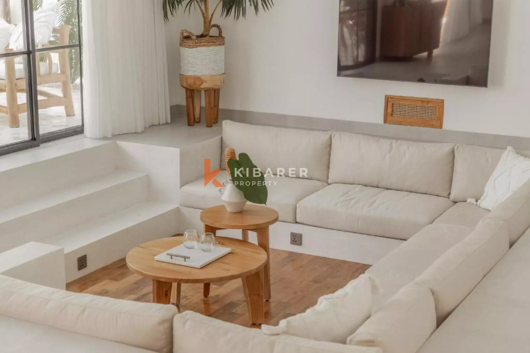 Beautiful Bright Four Bedroom Luxury Villa Minutes from Nyang Nyang Beach