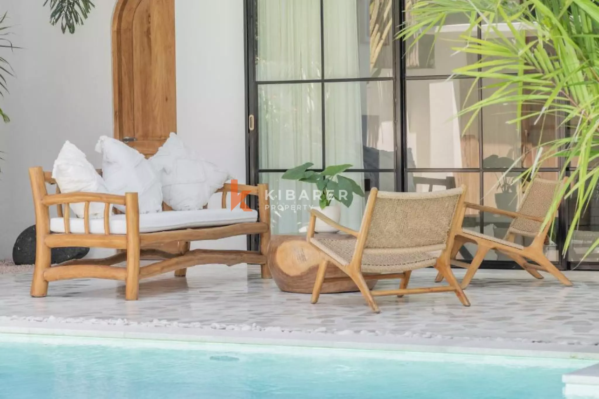 Beautiful Bright Four Bedroom Luxury Villa Minutes from Nyang Nyang Beach