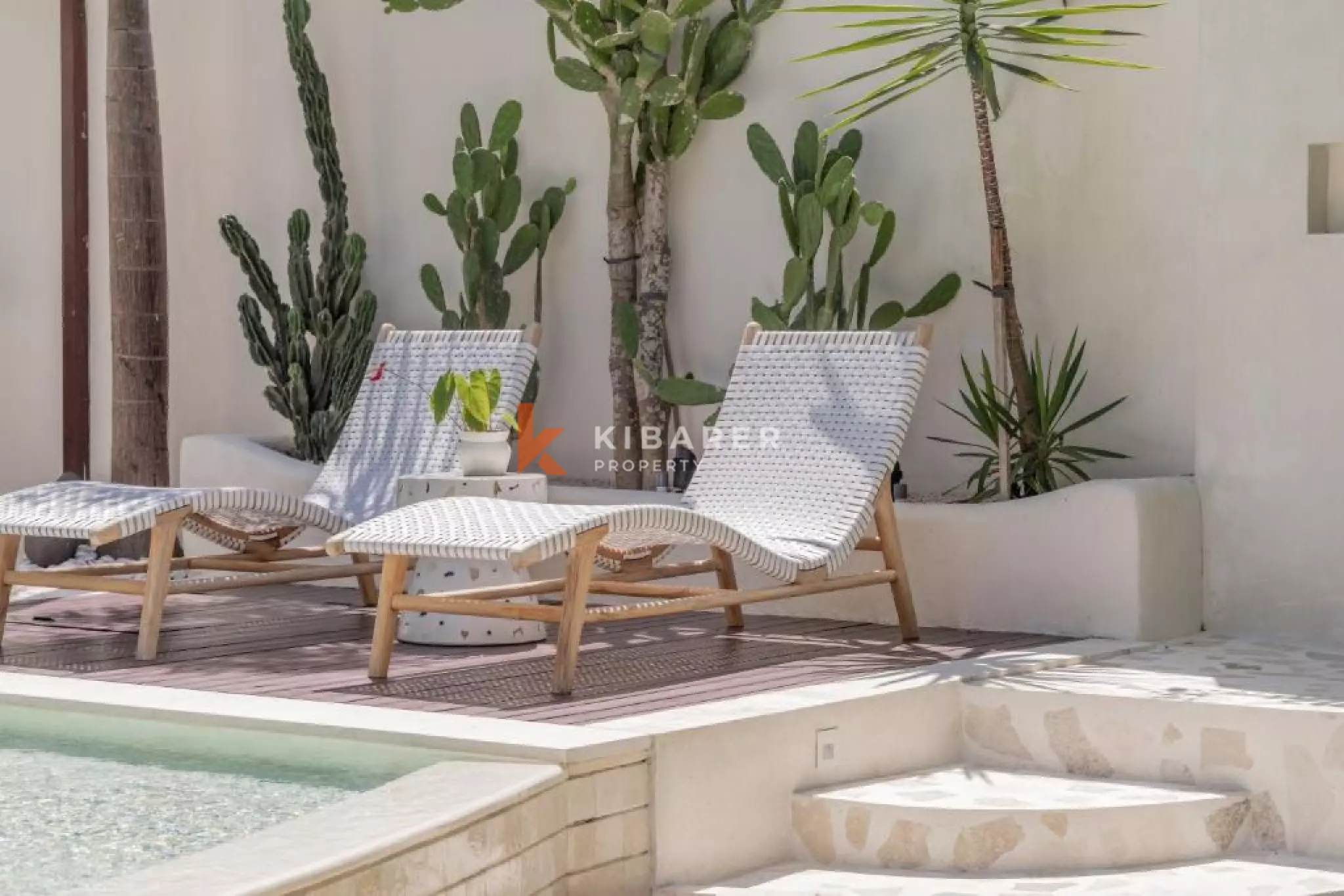 Beautiful Bright Four Bedroom Luxury Villa Minutes from Nyang Nyang Beach