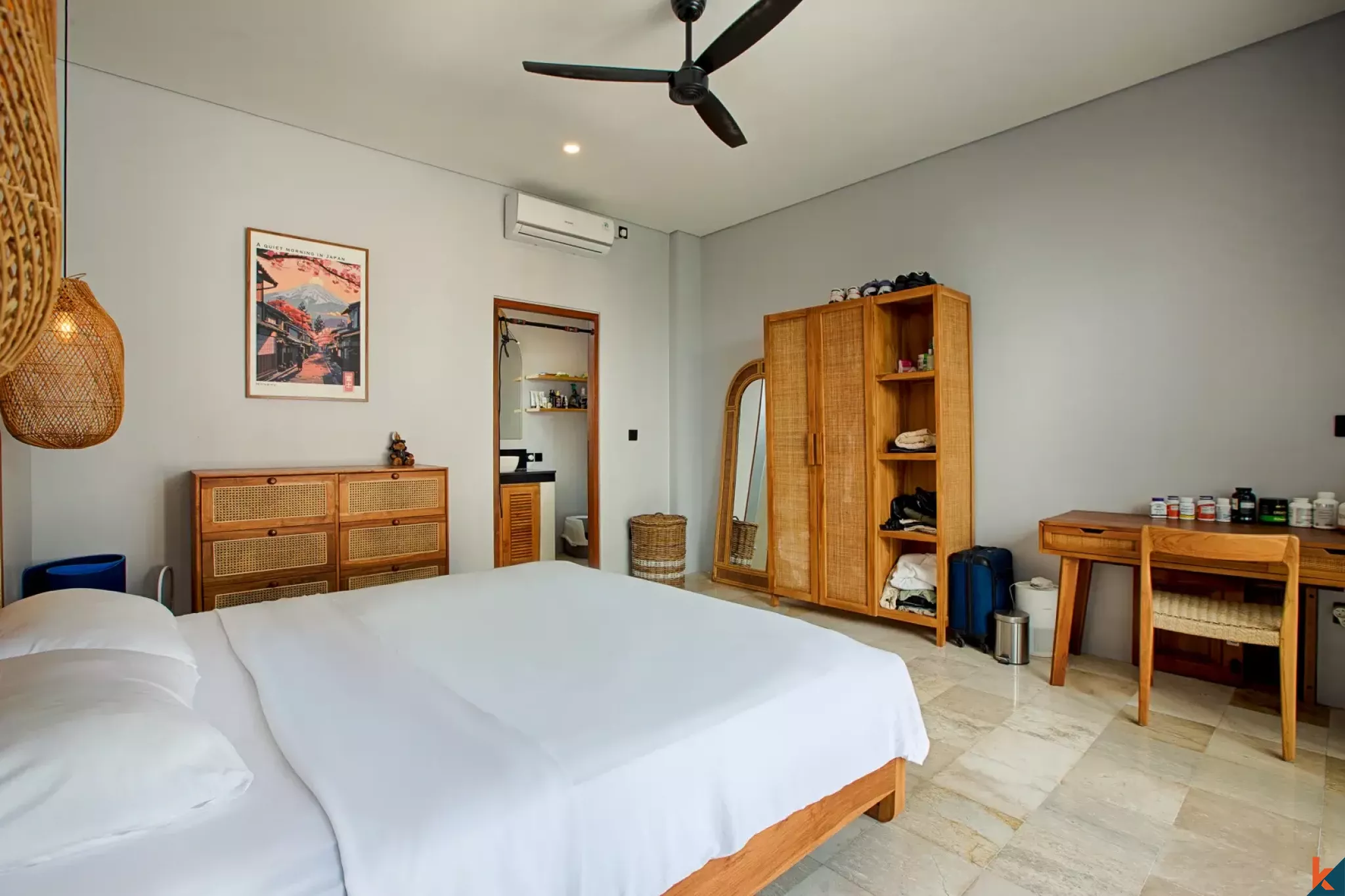 Vila Sewa Tiga Kamar Tidur yang Hebat dengan Rooftop di Timur Laut Pererenan