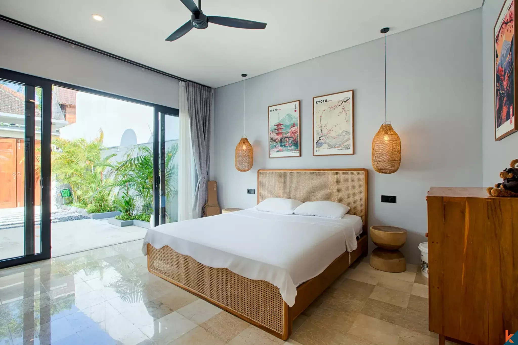 Vila Sewa Tiga Kamar Tidur yang Hebat dengan Rooftop di Timur Laut Pererenan