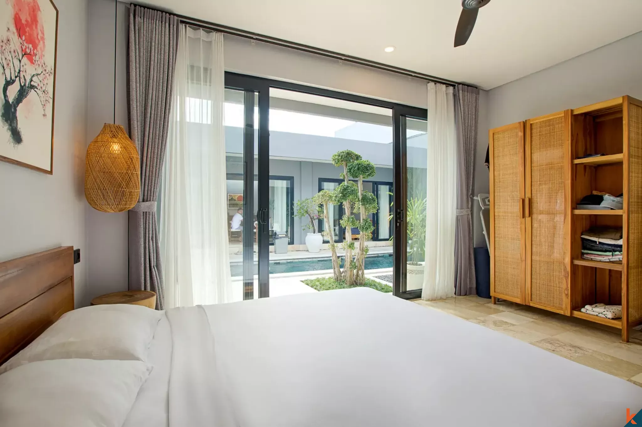 Vila Sewa Tiga Kamar Tidur yang Hebat dengan Rooftop di Timur Laut Pererenan