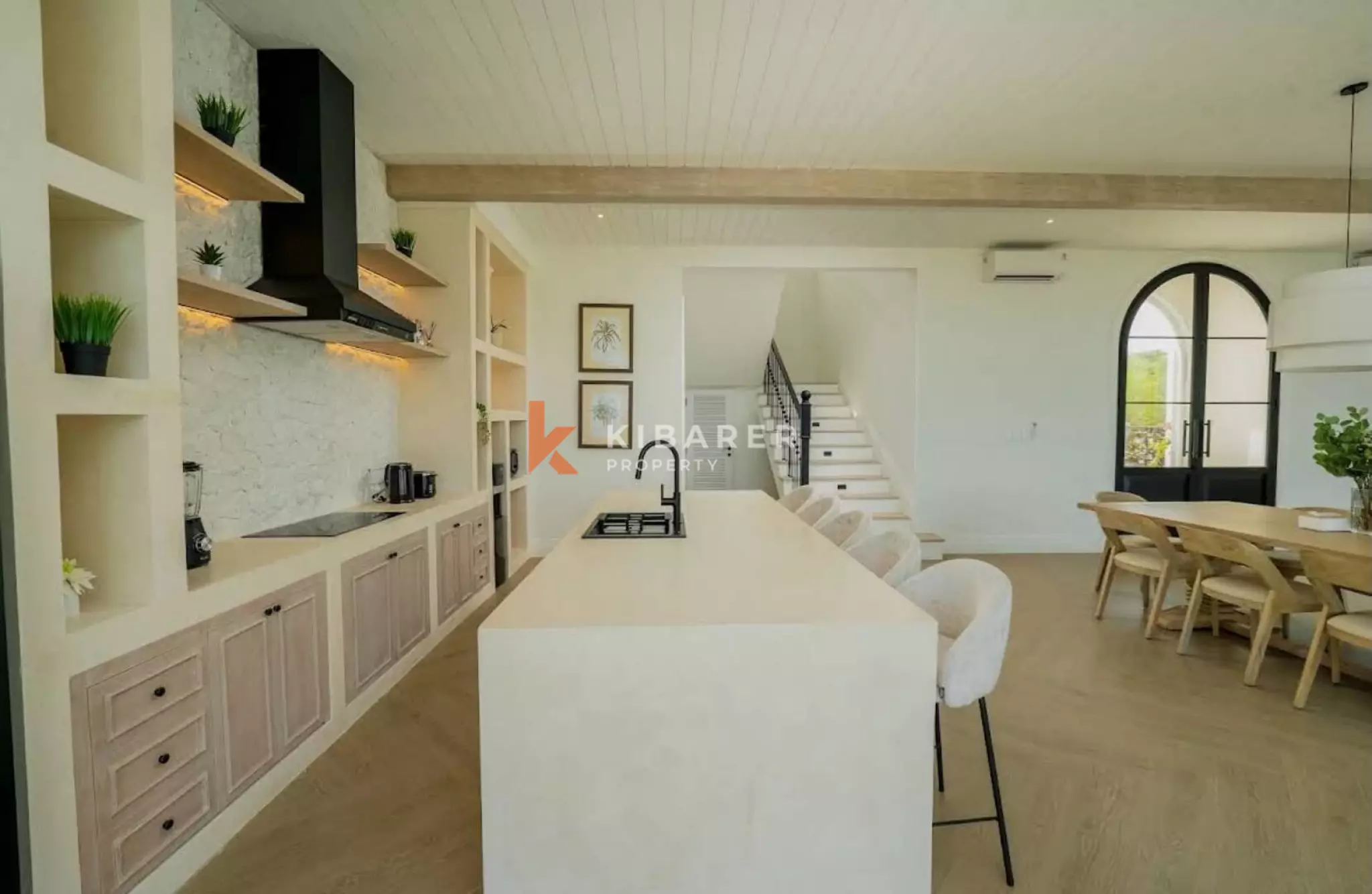 Modern Coastal Four Bedroom Villa with Rooftop and Ocean Panorama in Ungasan