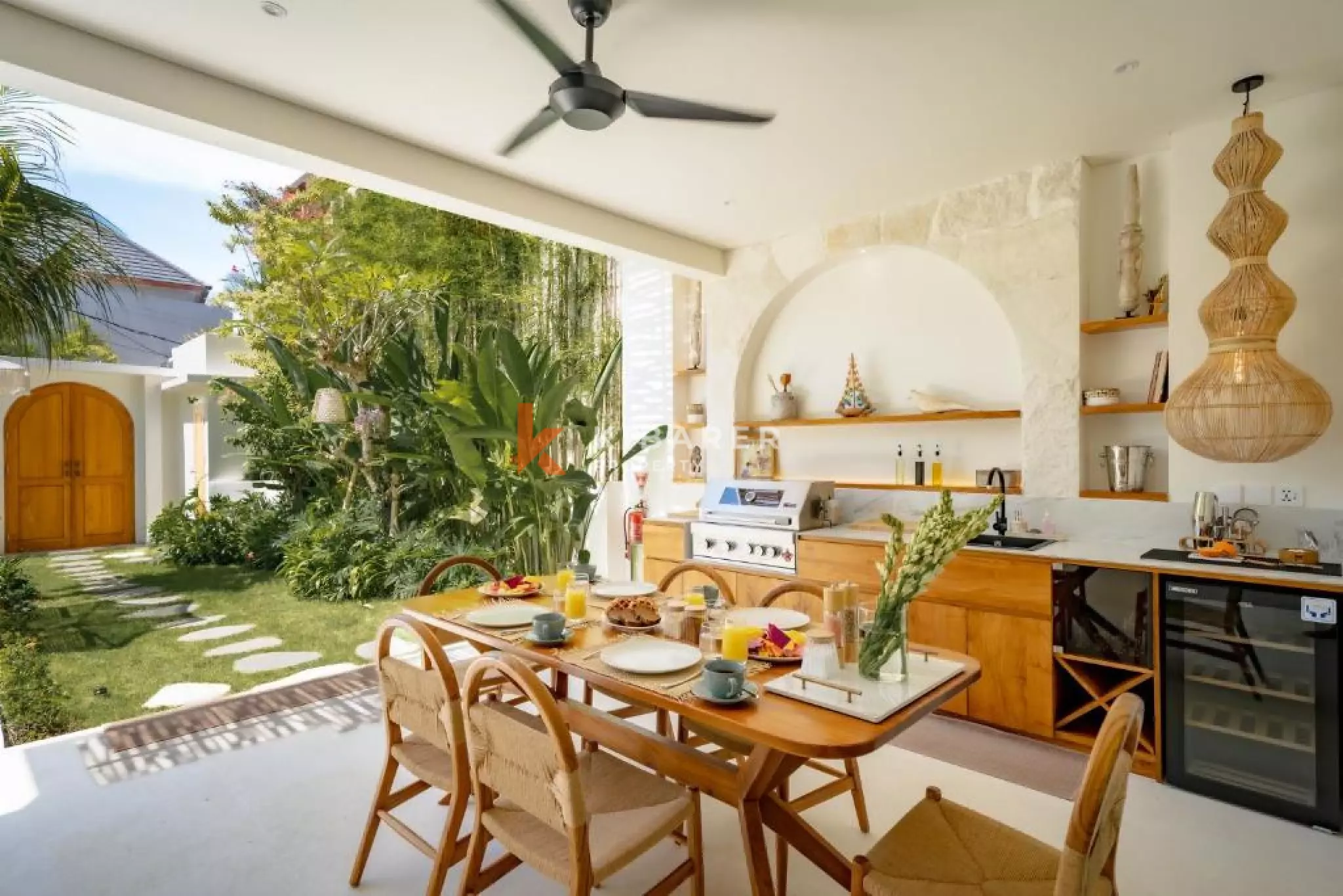 White Bright Luxe Three-Bedroom Villa in Nyang-Nyang, Uluwatu