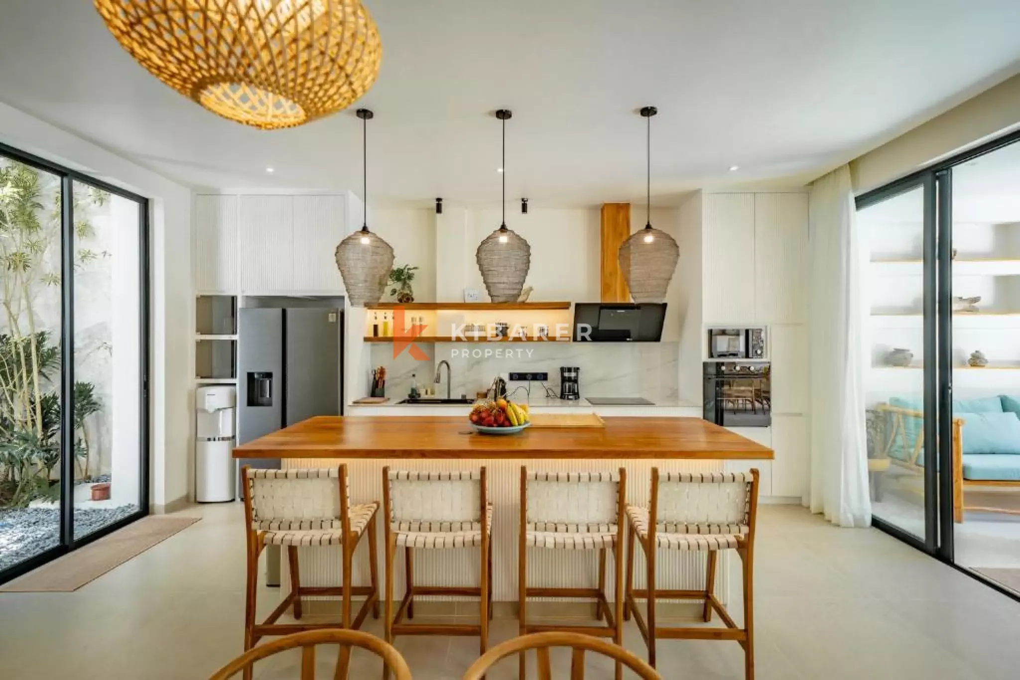 White Bright Luxe Three-Bedroom Villa in Nyang-Nyang, Uluwatu