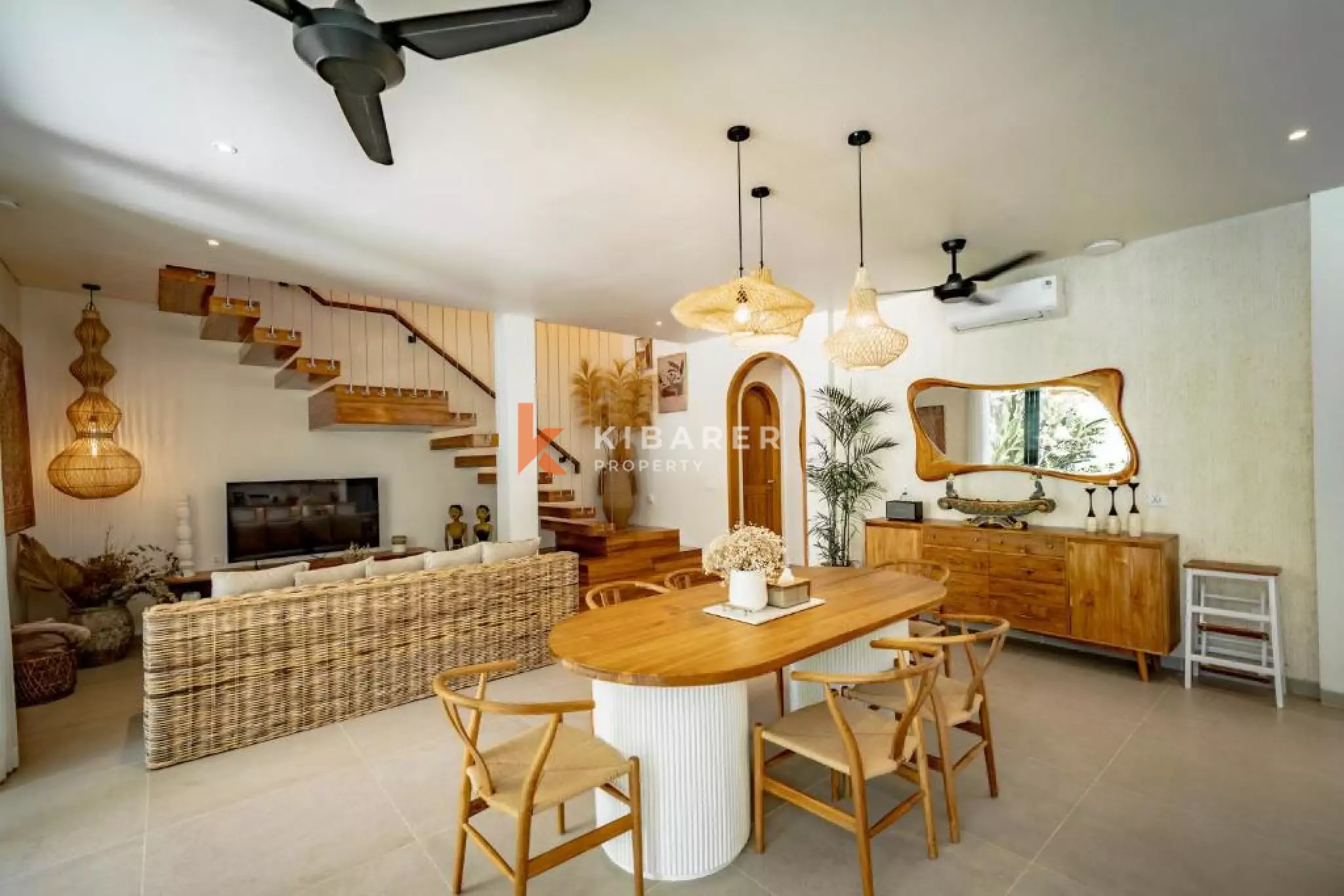 White Bright Luxe Three-Bedroom Villa in Nyang-Nyang, Uluwatu