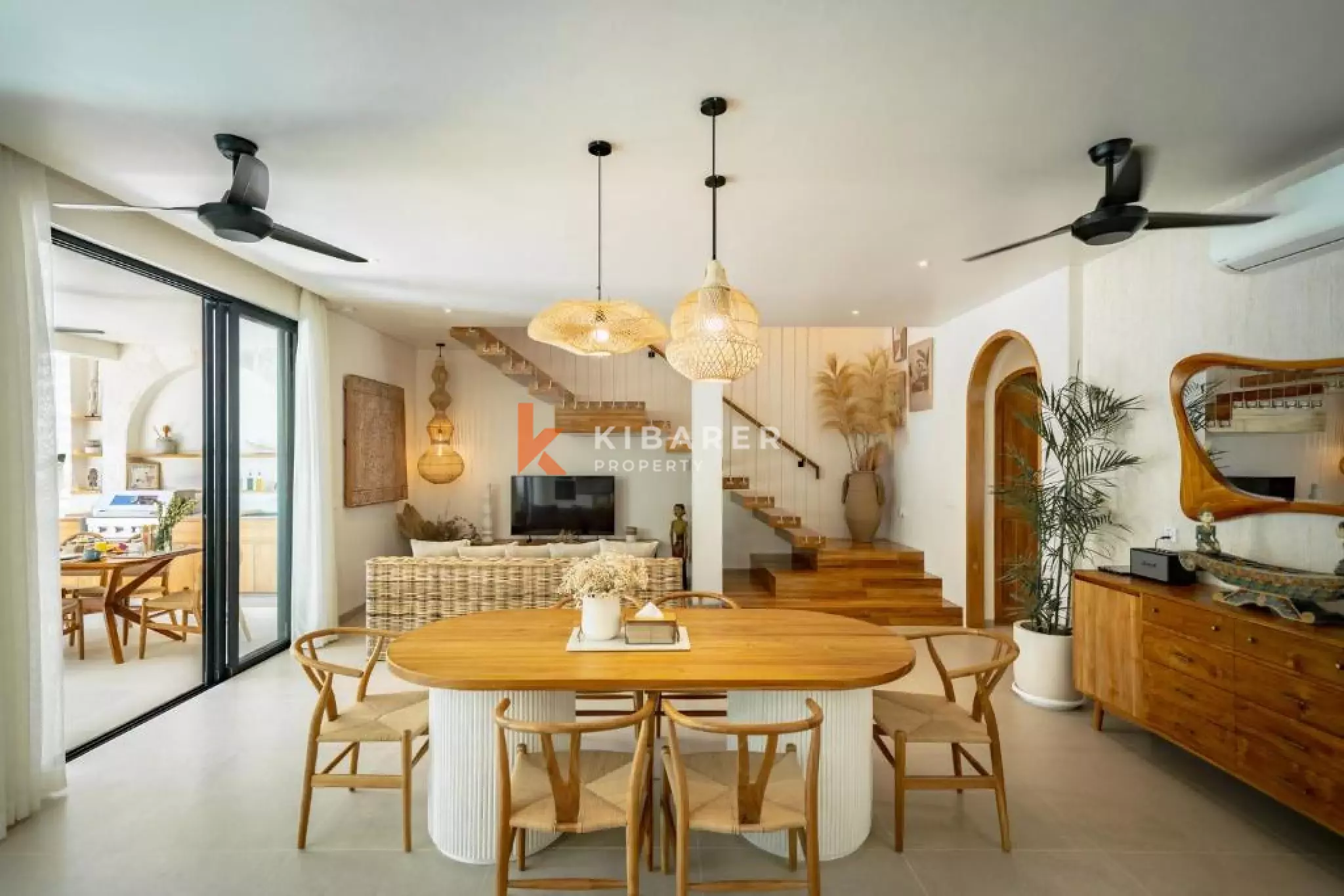 White Bright Luxe Three-Bedroom Villa in Nyang-Nyang, Uluwatu