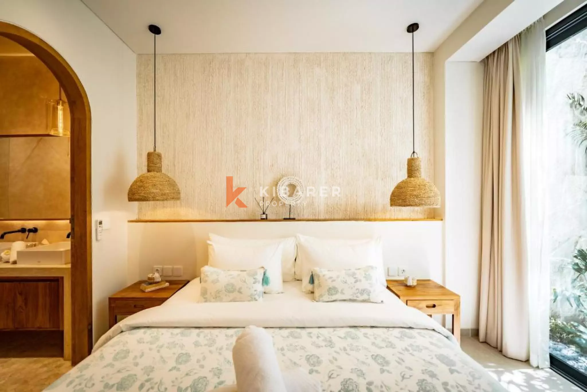 White Bright Luxe Three-Bedroom Villa in Nyang-Nyang, Uluwatu