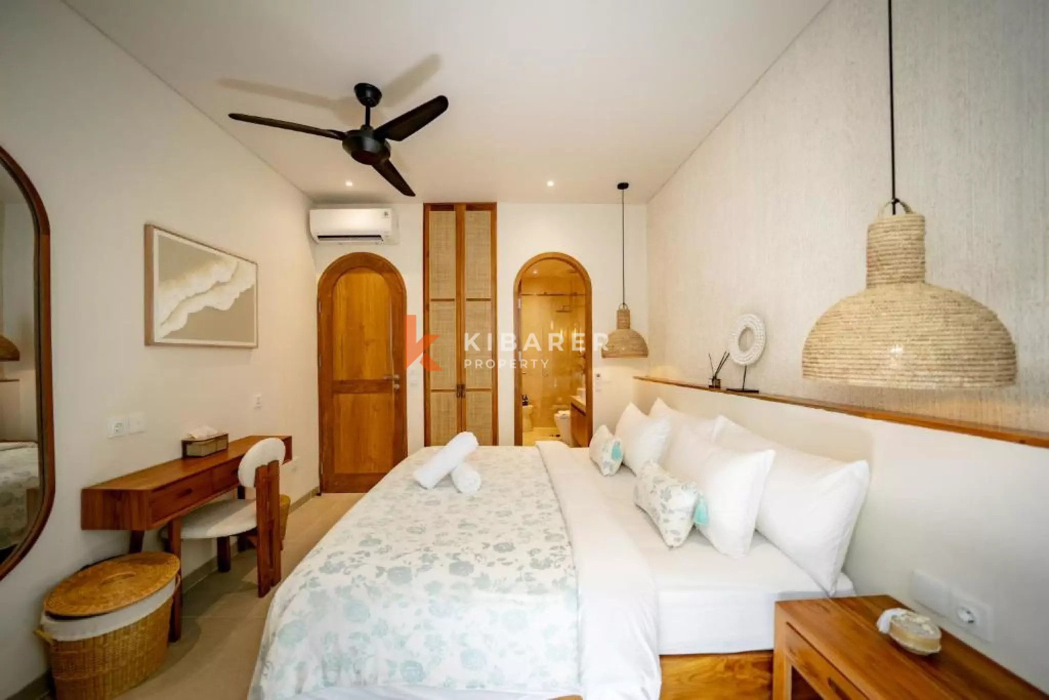 White Bright Luxe Three-Bedroom Villa in Nyang-Nyang, Uluwatu