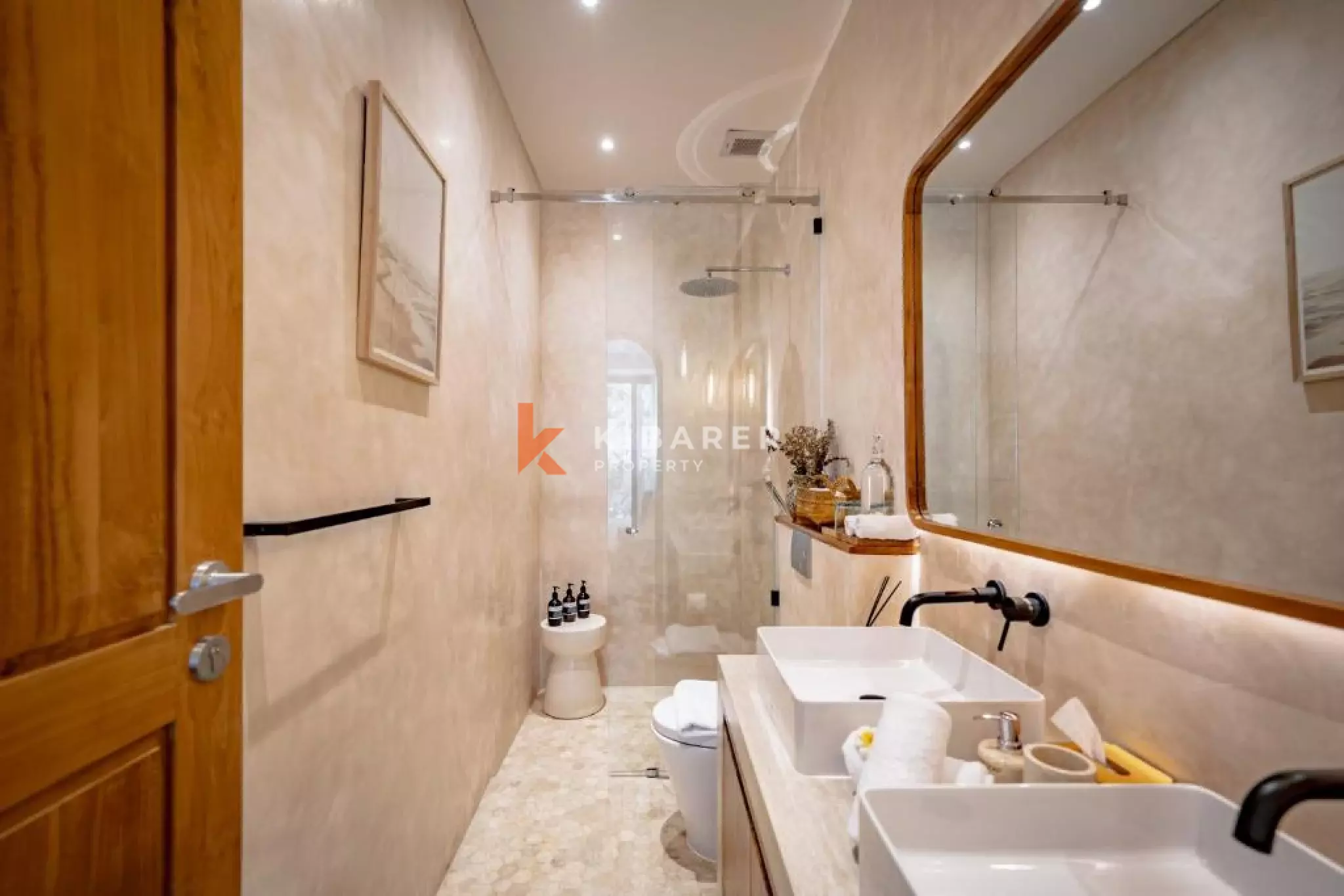 White Bright Luxe Three-Bedroom Villa in Nyang-Nyang, Uluwatu