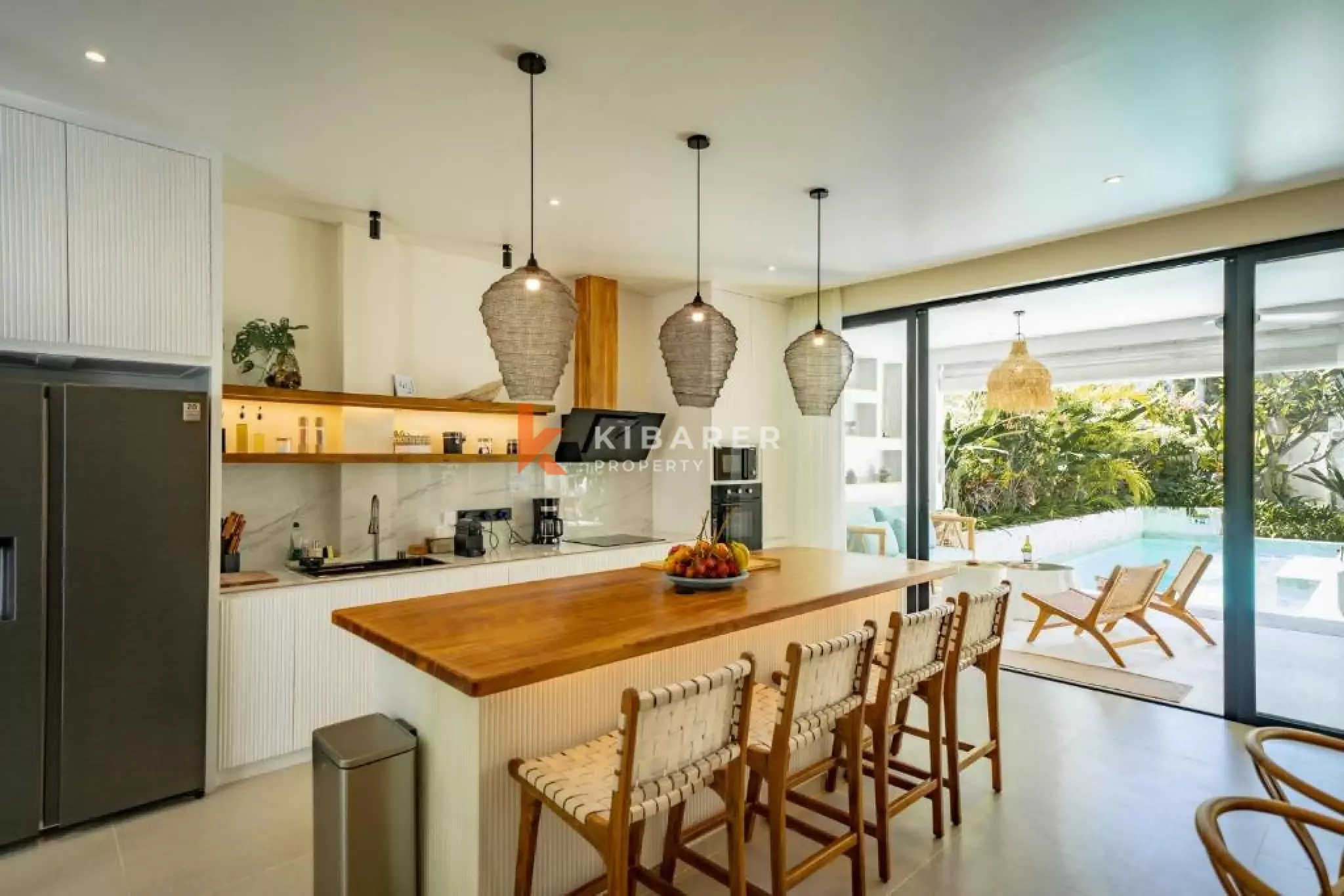 White Bright Luxe Three-Bedroom Villa in Nyang-Nyang, Uluwatu