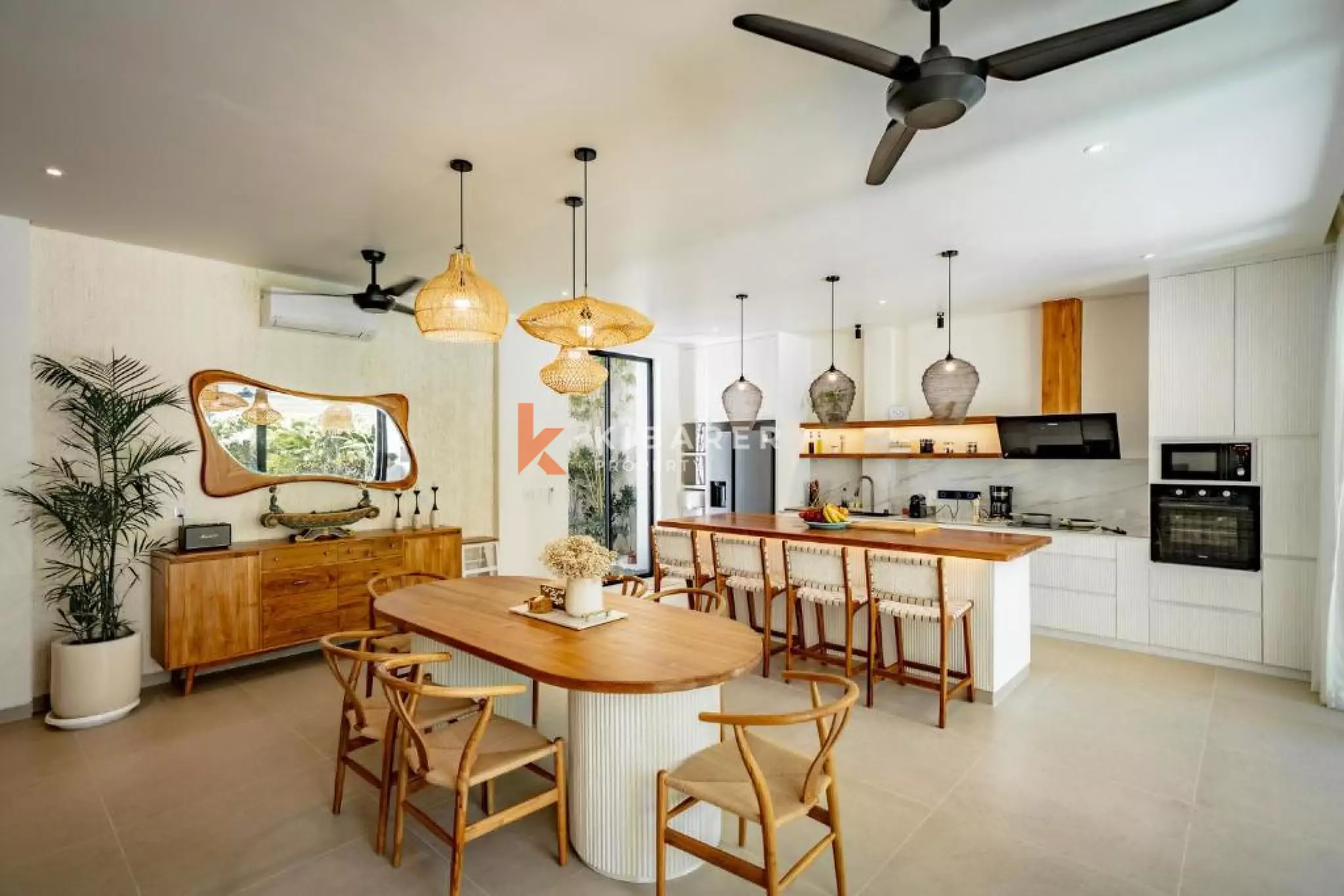 White Bright Luxe Three-Bedroom Villa in Nyang-Nyang, Uluwatu