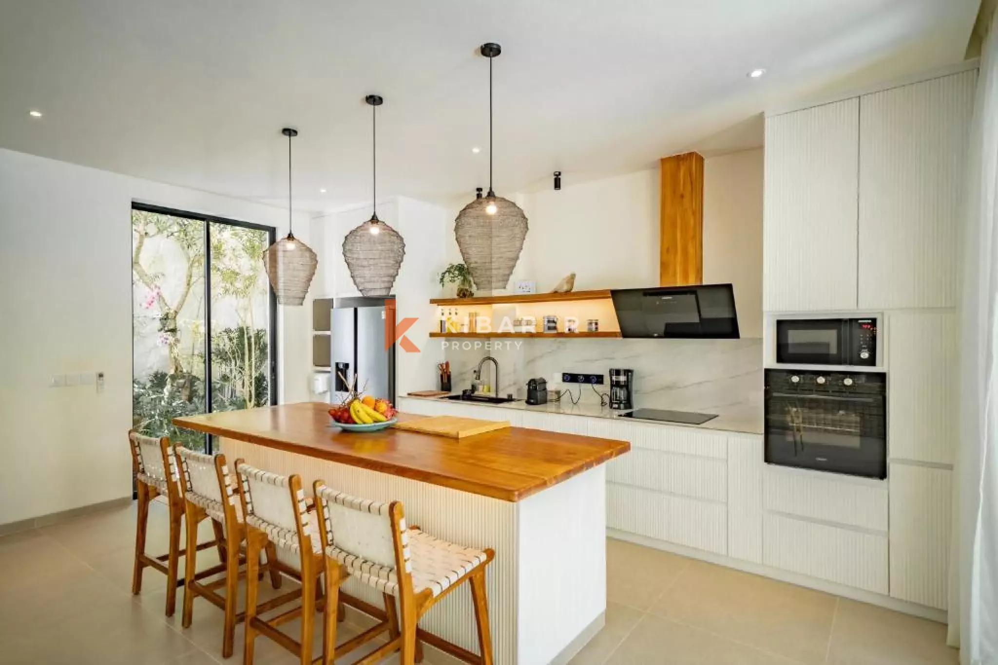 White Bright Luxe Three-Bedroom Villa in Nyang-Nyang, Uluwatu