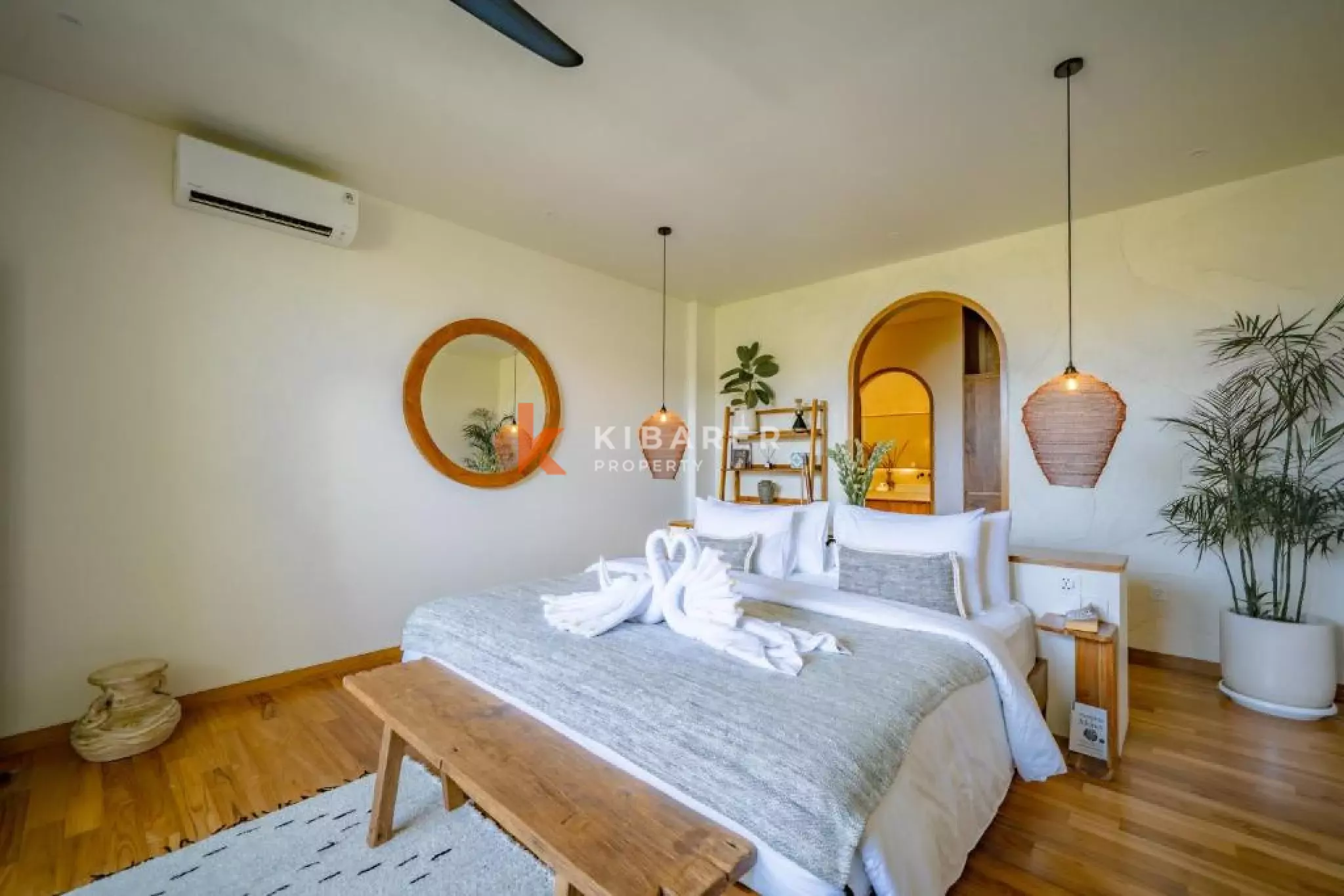 White Bright Luxe Three-Bedroom Villa in Nyang-Nyang, Uluwatu