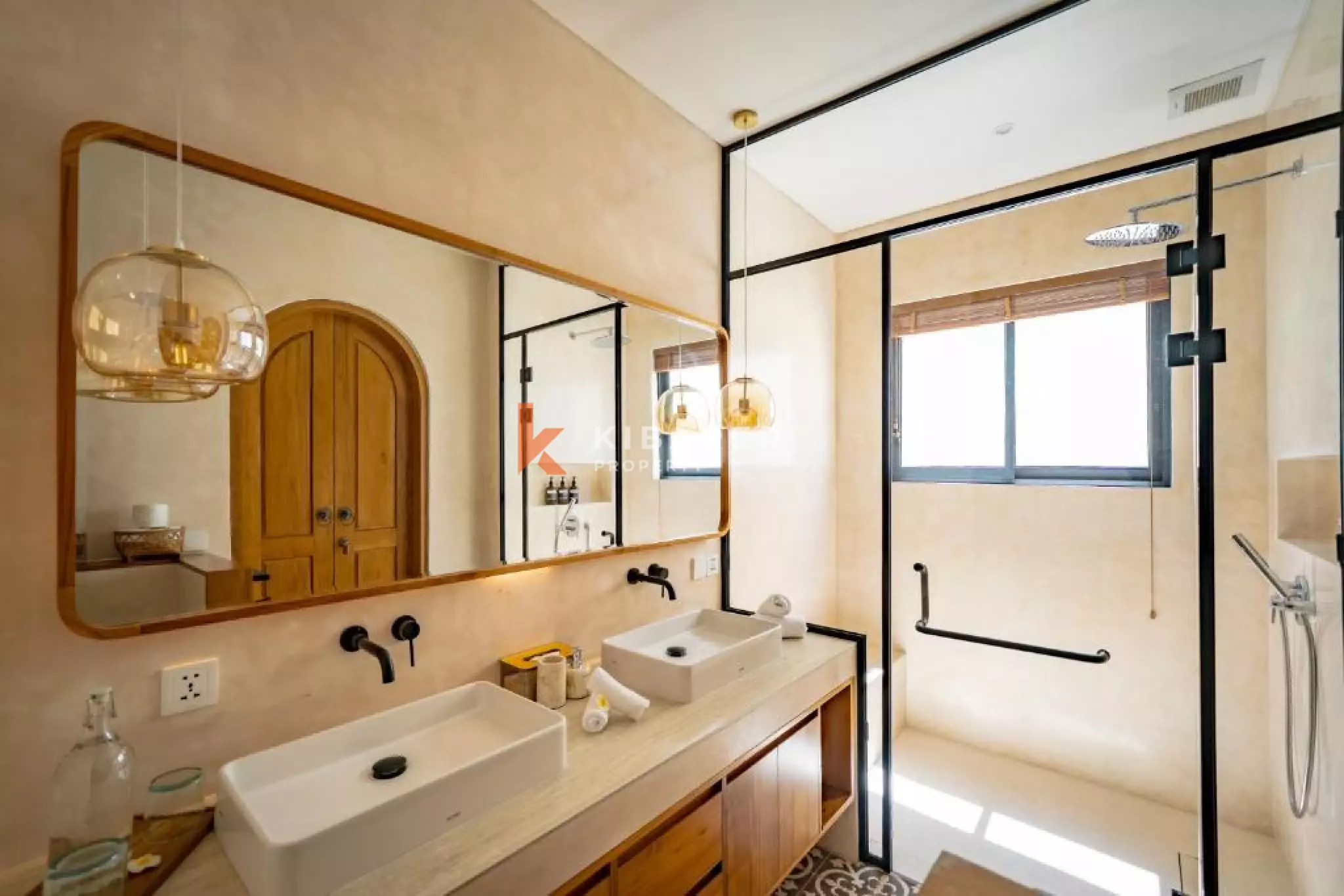 White Bright Luxe Three-Bedroom Villa in Nyang-Nyang, Uluwatu