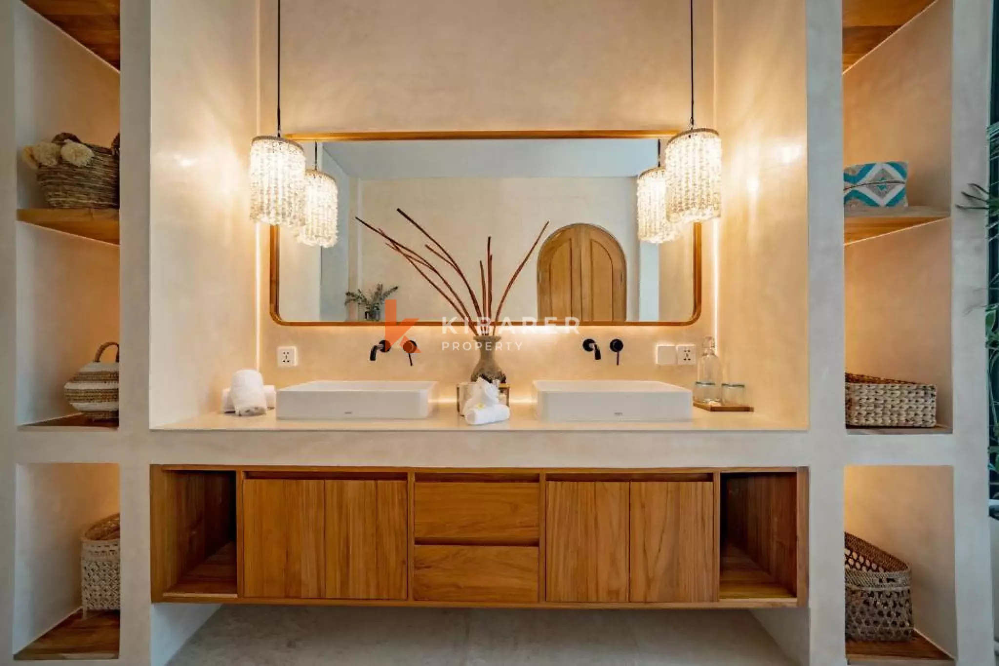 White Bright Luxe Three-Bedroom Villa in Nyang-Nyang, Uluwatu