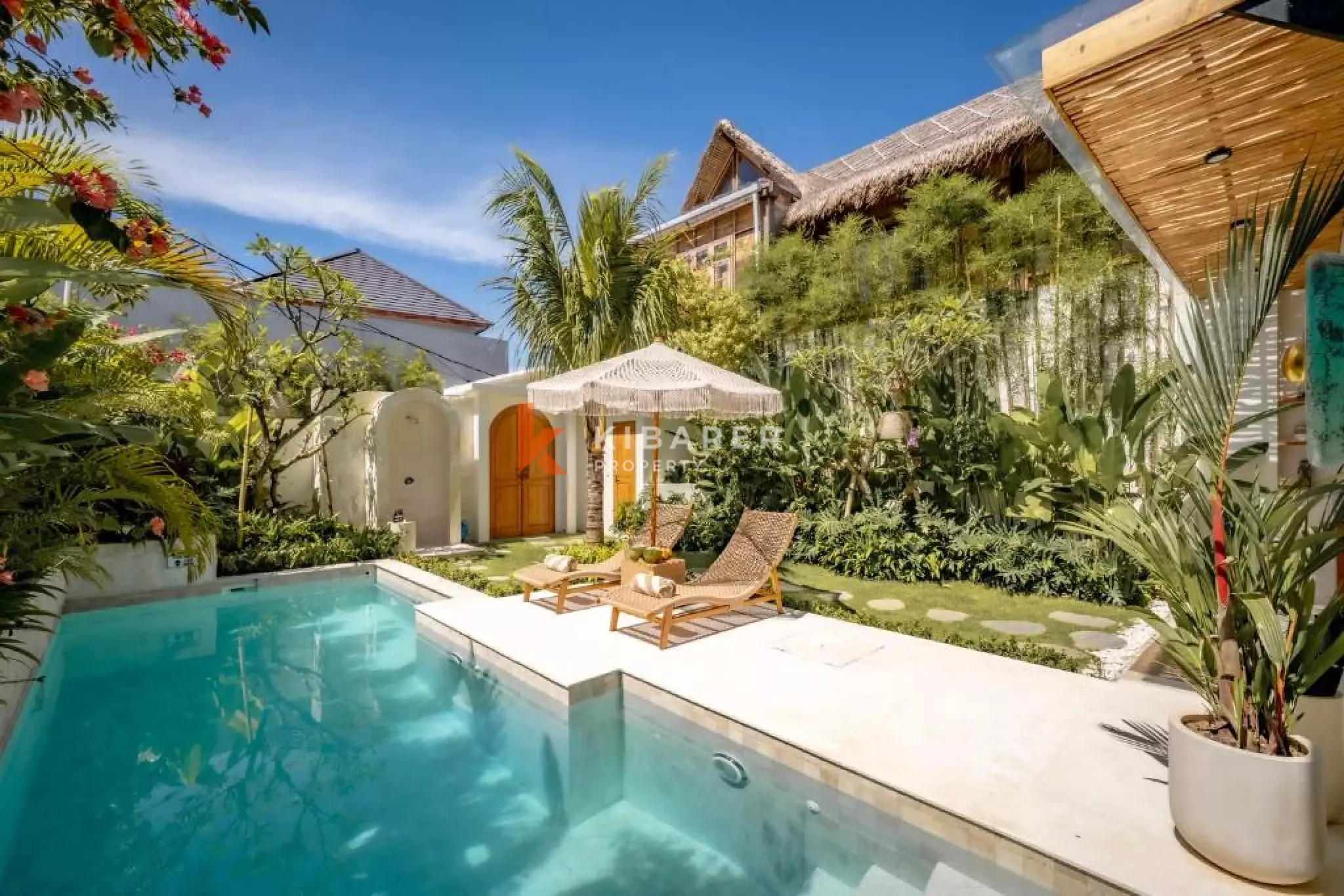 White Bright Luxe Three-Bedroom Villa in Nyang-Nyang, Uluwatu