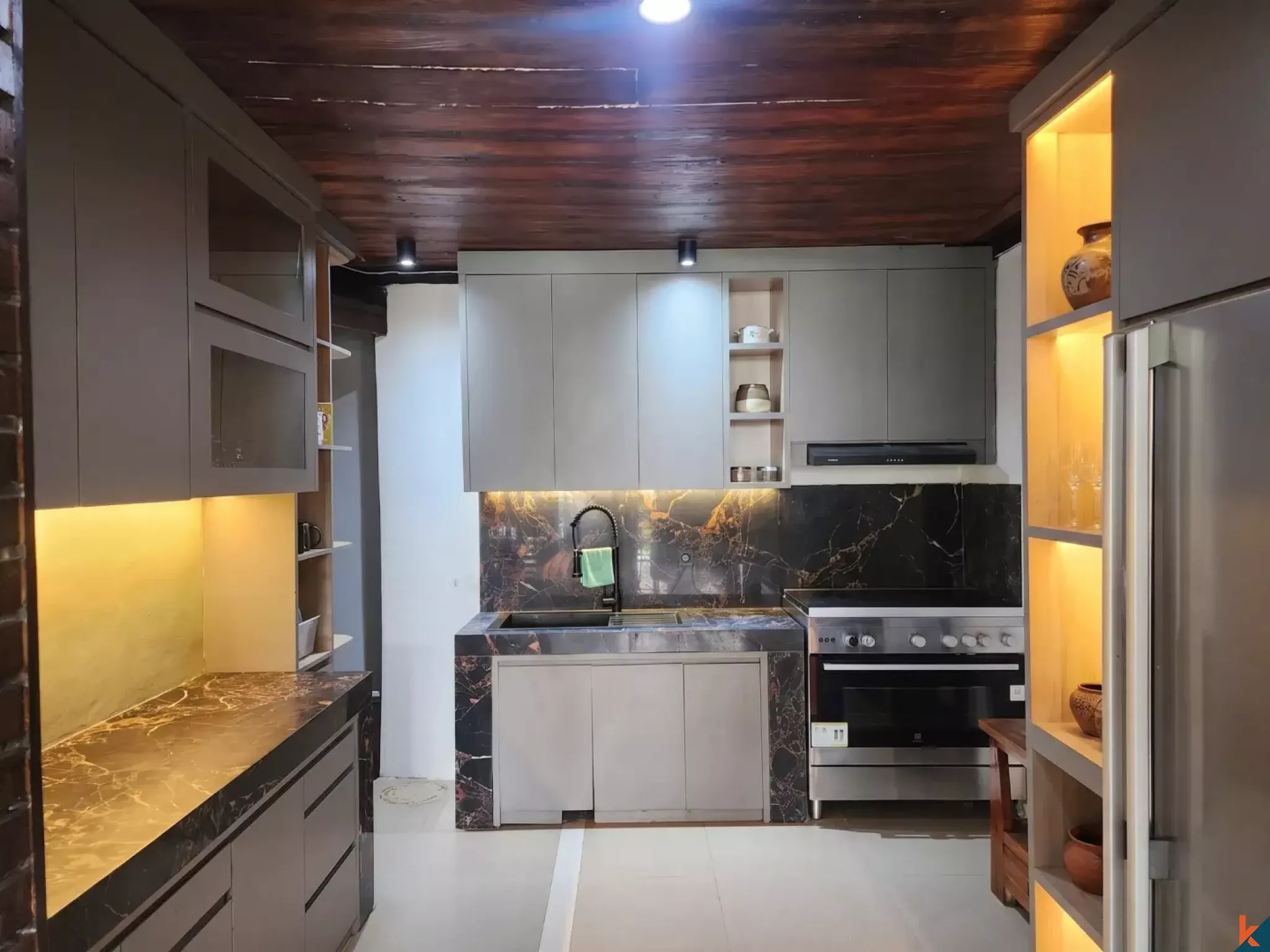 Properti Freehold Premium Empat Kamar Tidur Dijual di Ungasan