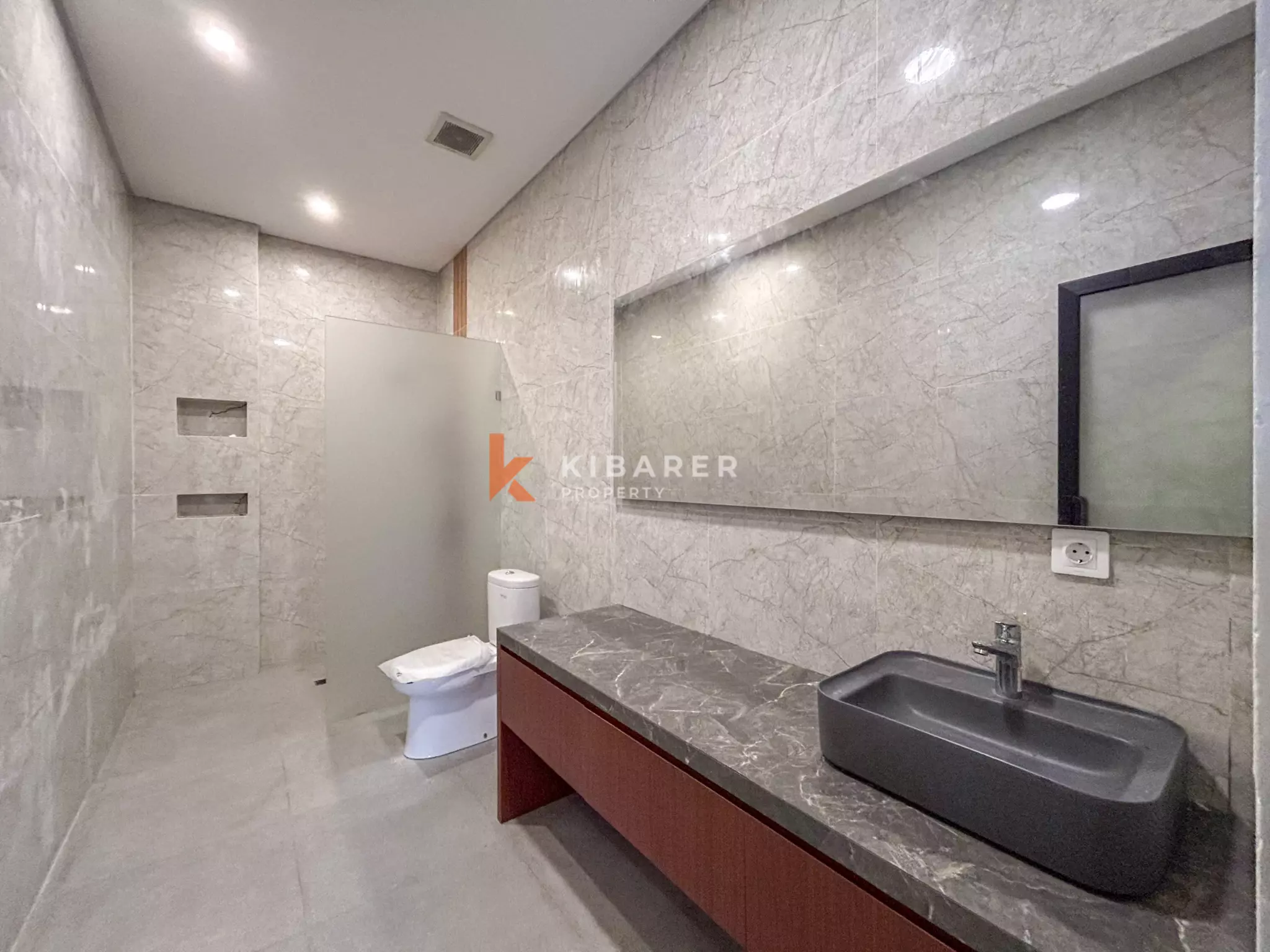 Villa Keluarga Menawan dengan Tiga Kamar Tidur dan Kolam Renang Pribadi di Tabanan