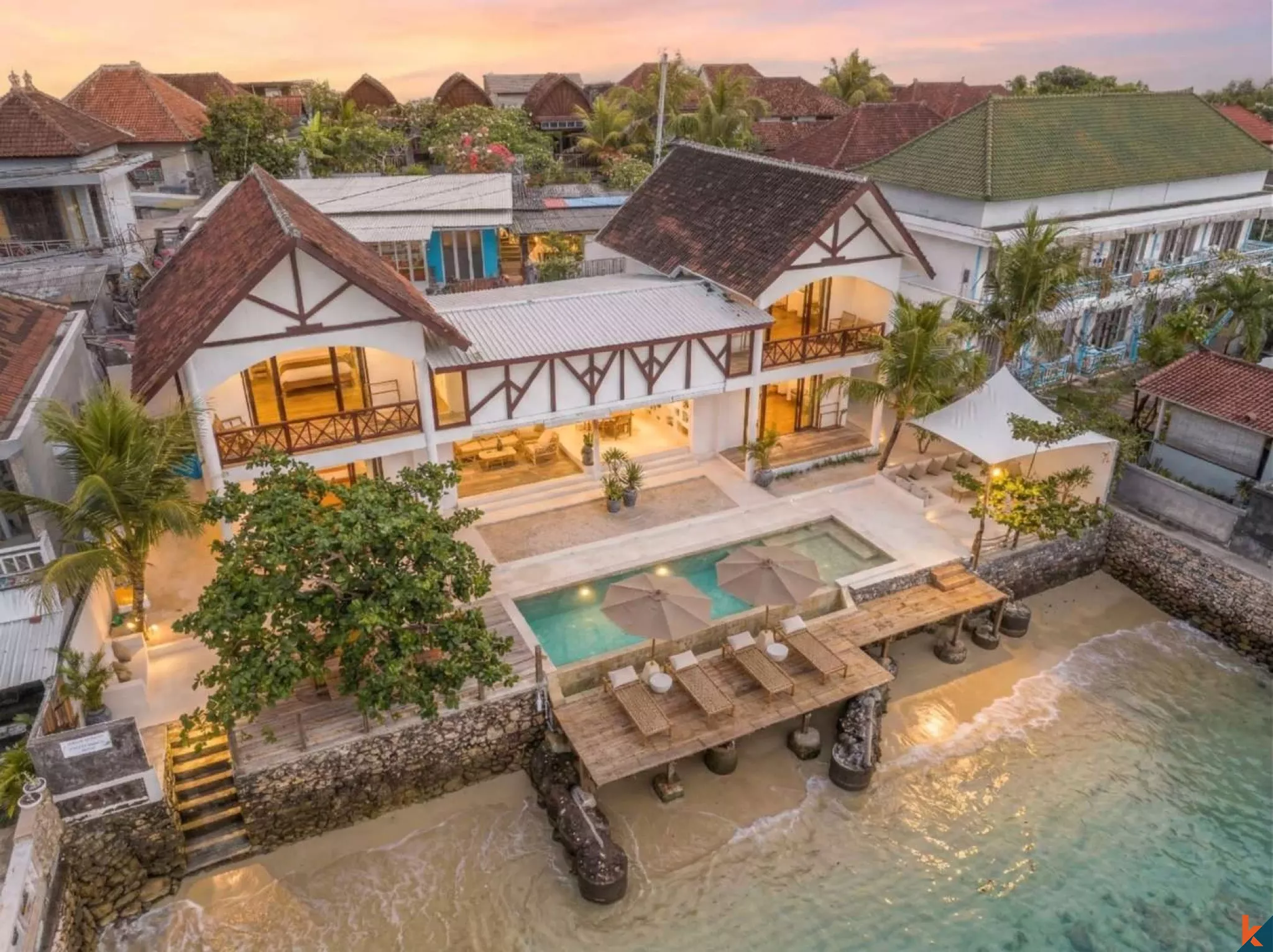Four Bedroom Luxury Beachfront Villa in Nusa Ceningan with Sunset Views & Private Ocean Access