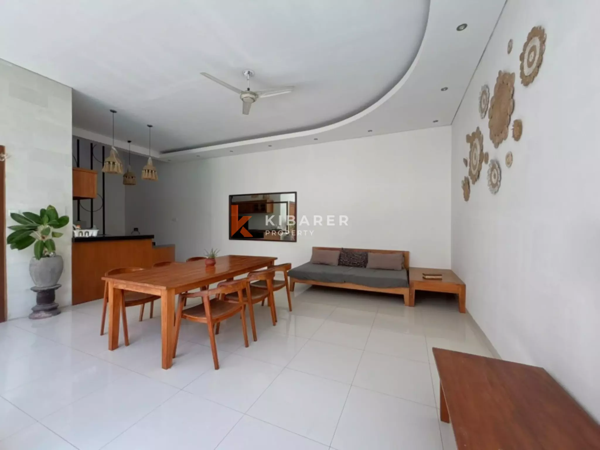 Évasion tropicale – Villa de 3 chambres avec espace de vie fermé à Berawa