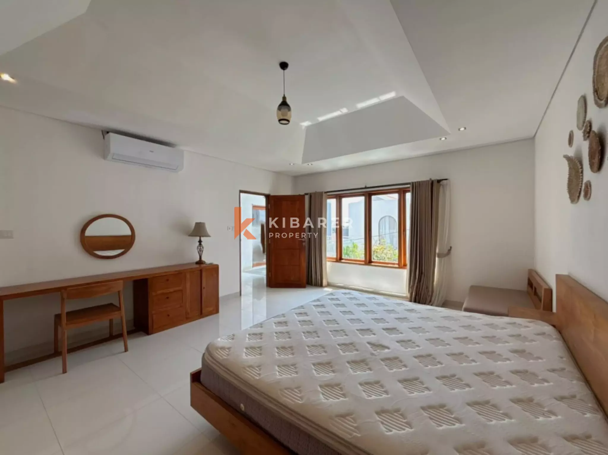 Évasion tropicale – Villa de 3 chambres avec espace de vie fermé à Berawa