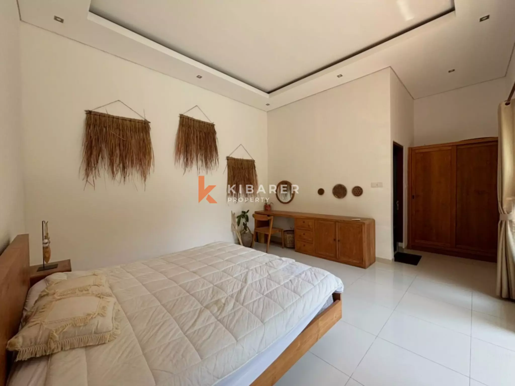 Évasion tropicale – Villa de 3 chambres avec espace de vie fermé à Berawa