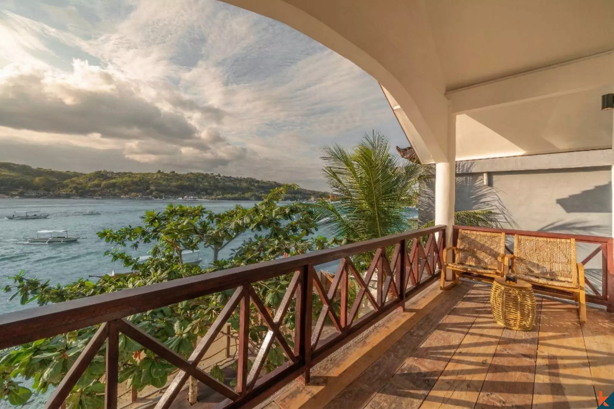 Four Bedroom Luxury Beachfront Villa in Nusa Ceningan with Sunset Views & Private Ocean Access