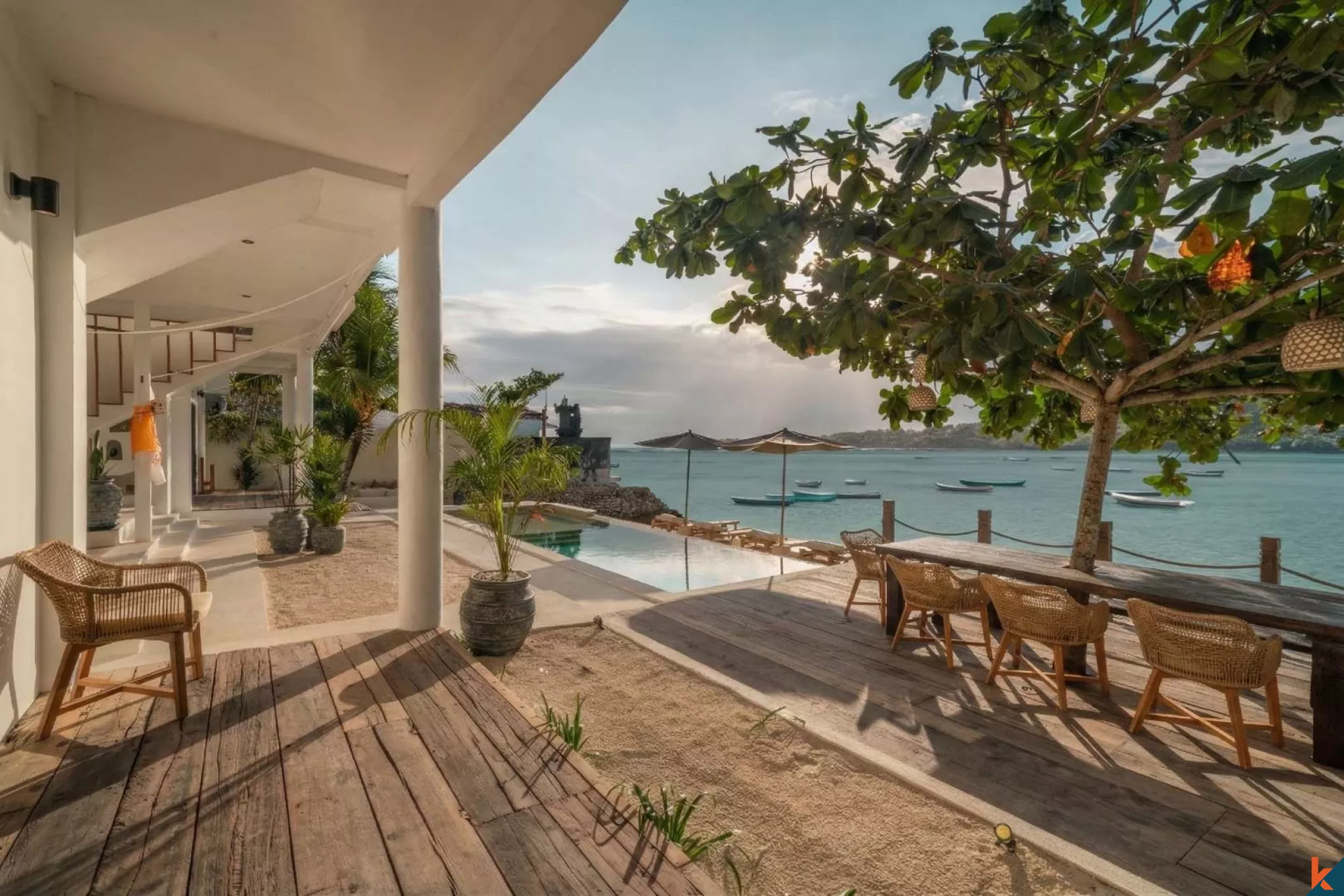 Four Bedroom Luxury Beachfront Villa in Nusa Ceningan with Sunset Views & Private Ocean Access