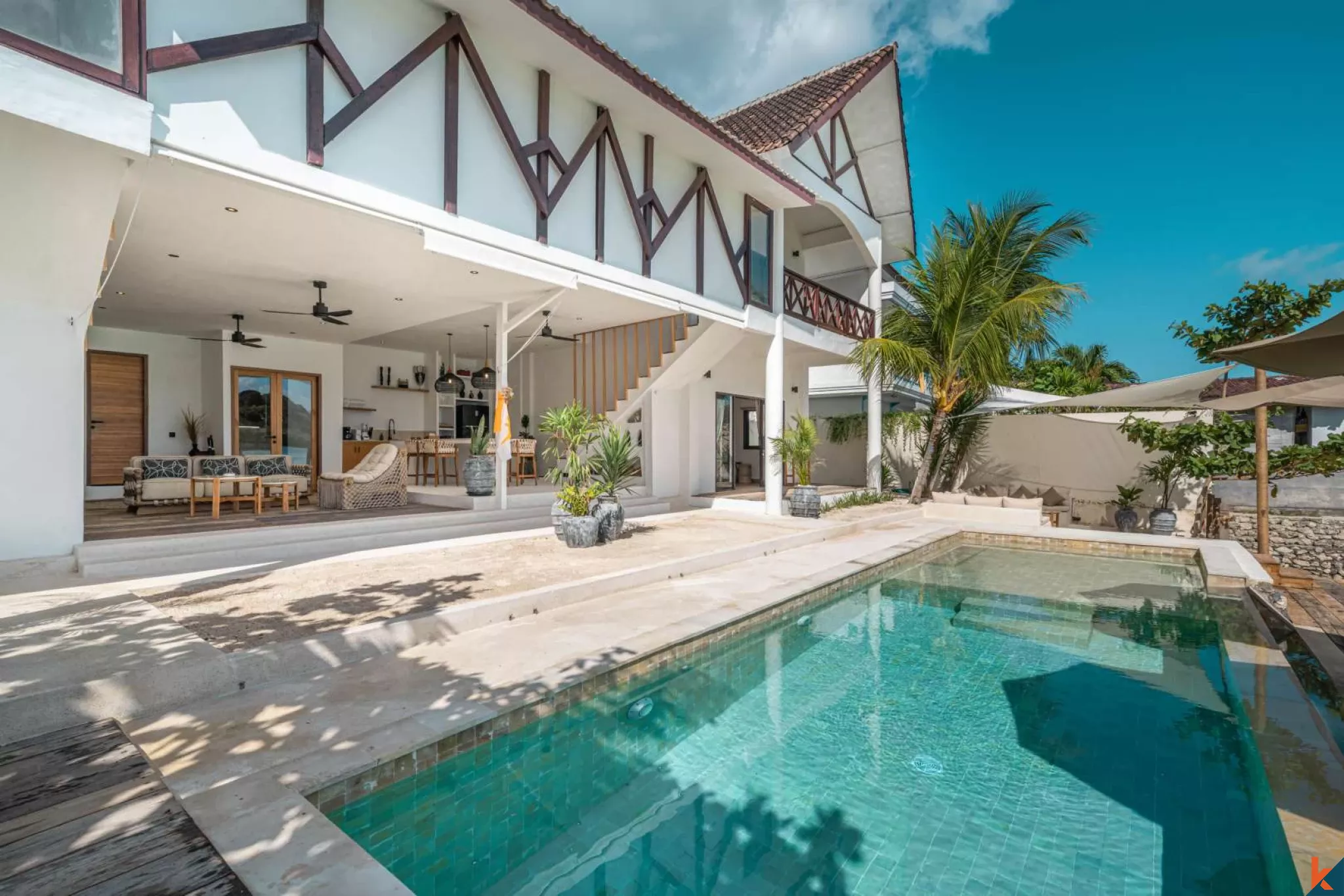 Four Bedroom Luxury Beachfront Villa in Nusa Ceningan with Sunset Views & Private Ocean Access