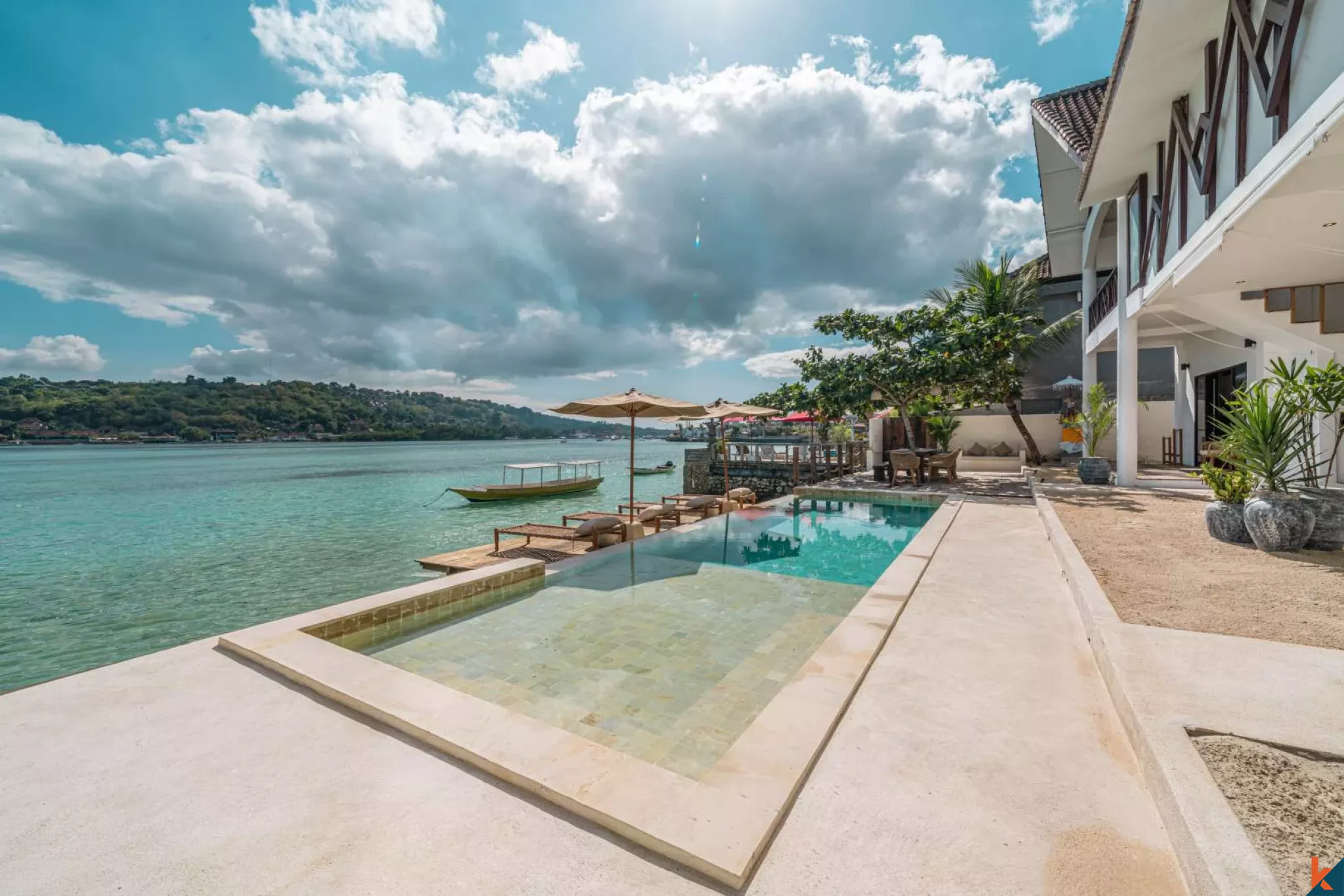 Four Bedroom Luxury Beachfront Villa in Nusa Ceningan with Sunset Views & Private Ocean Access