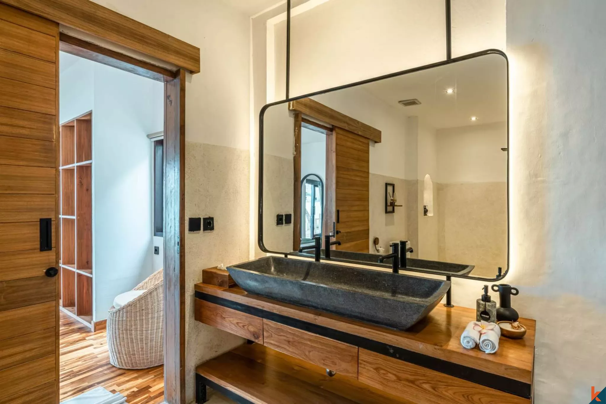 Four Bedroom Luxury Beachfront Villa in Nusa Ceningan with Sunset Views & Private Ocean Access