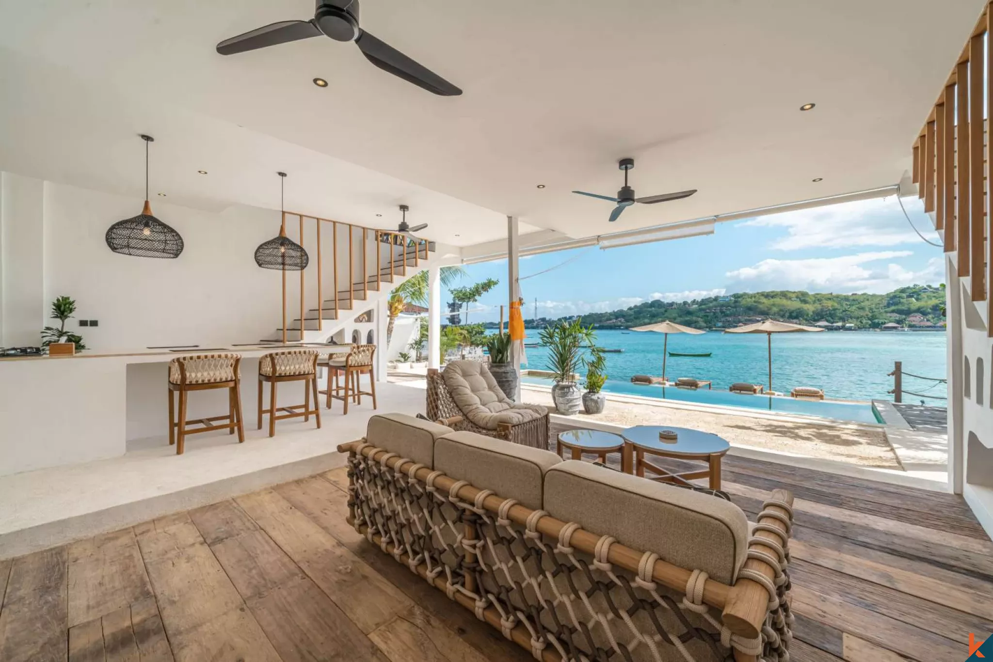 Four Bedroom Luxury Beachfront Villa in Nusa Ceningan with Sunset Views & Private Ocean Access