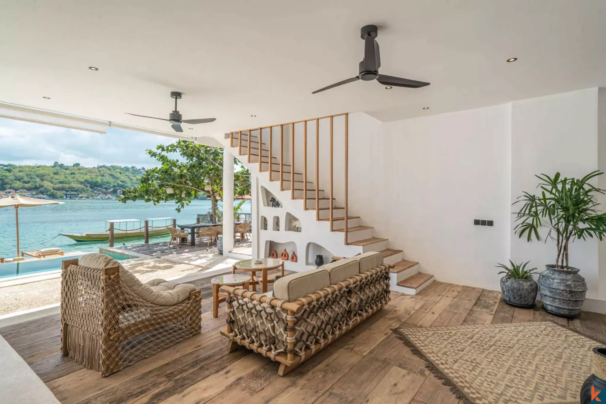 Four Bedroom Luxury Beachfront Villa in Nusa Ceningan with Sunset Views & Private Ocean Access