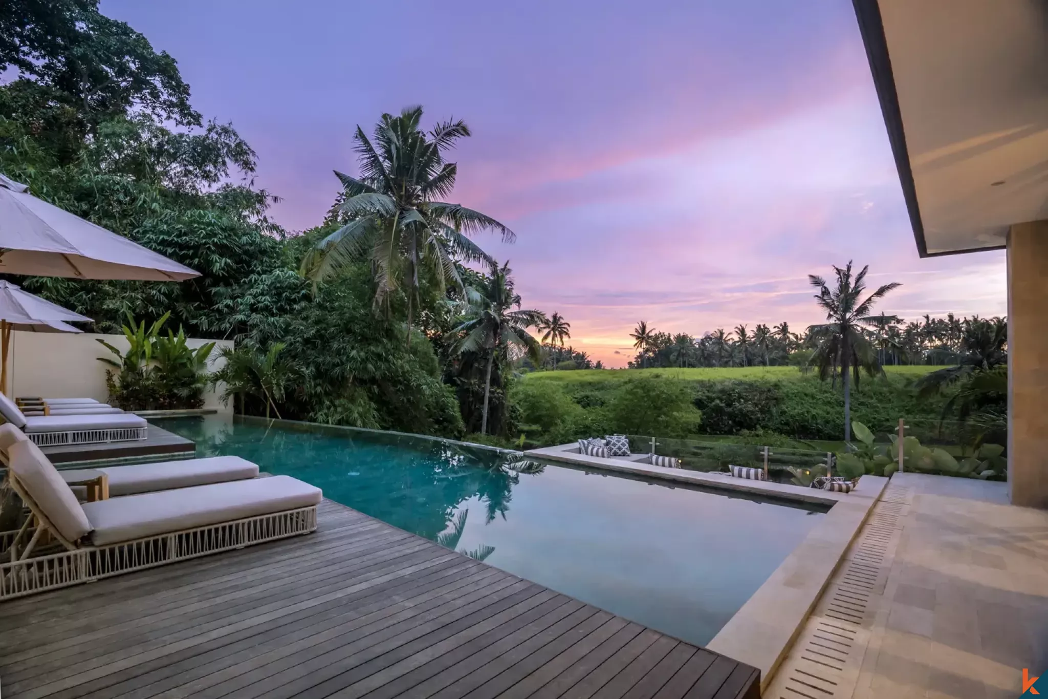 Vila mewah lima kamar tidur dengan hak sewa yang menghadap ke hutan di Ubud