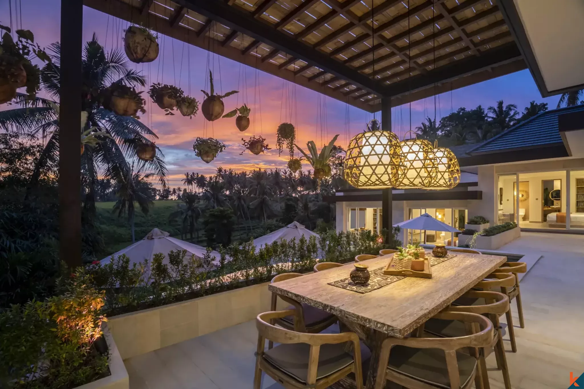 Vila mewah lima kamar tidur dengan hak sewa yang menghadap ke hutan di Ubud