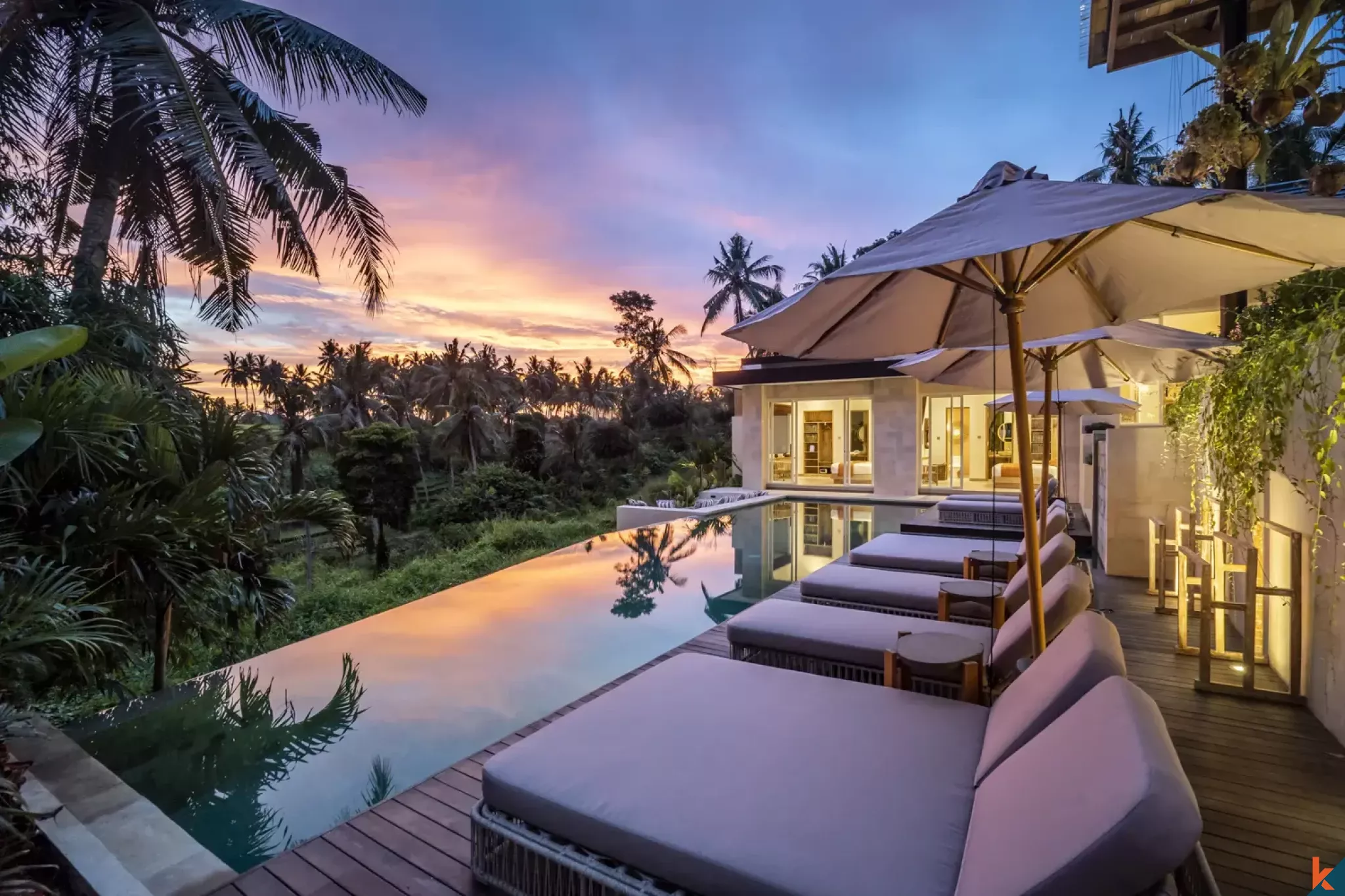 Vila mewah lima kamar tidur dengan hak sewa yang menghadap ke hutan di Ubud
