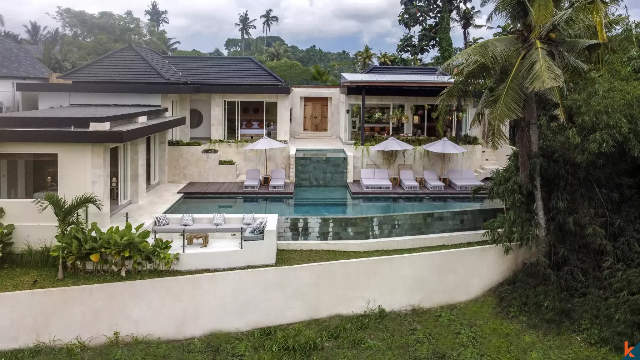 Vila mewah lima kamar tidur dengan hak sewa yang menghadap ke hutan di Ubud