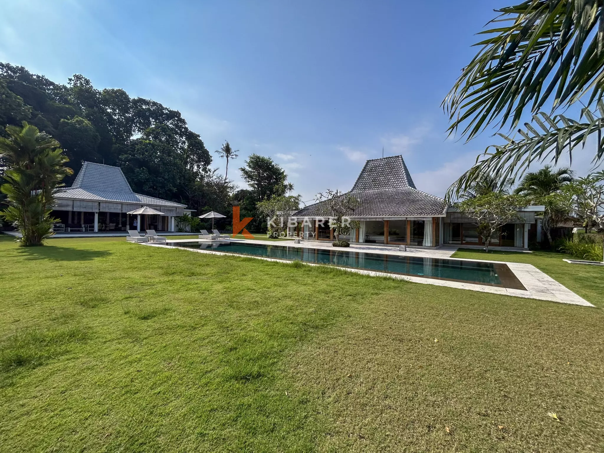 Charming Four-Bedroom Tropical Villa with Private Pool in Buwit