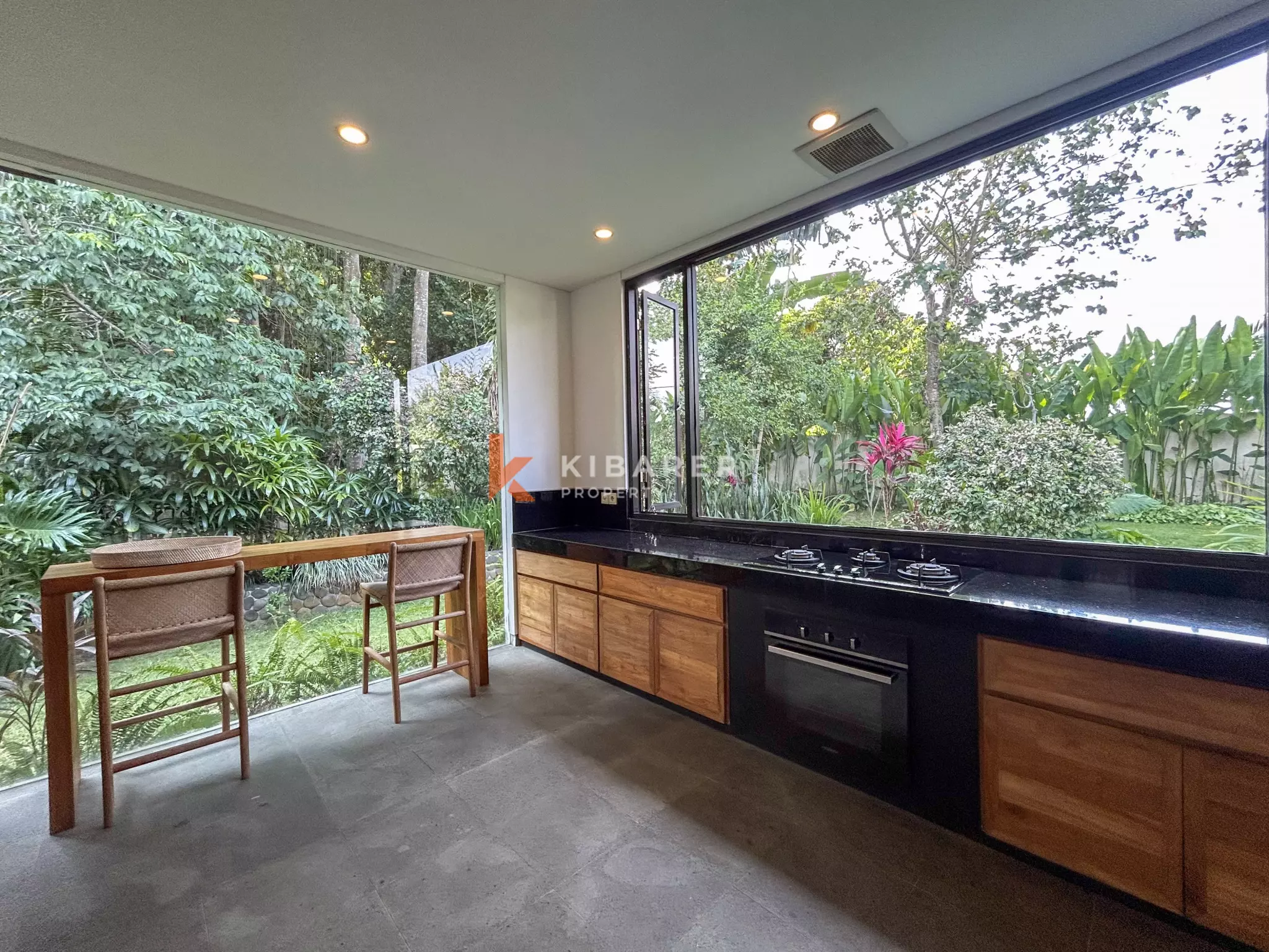 Charming Four-Bedroom Tropical Villa with Private Pool in Buwit