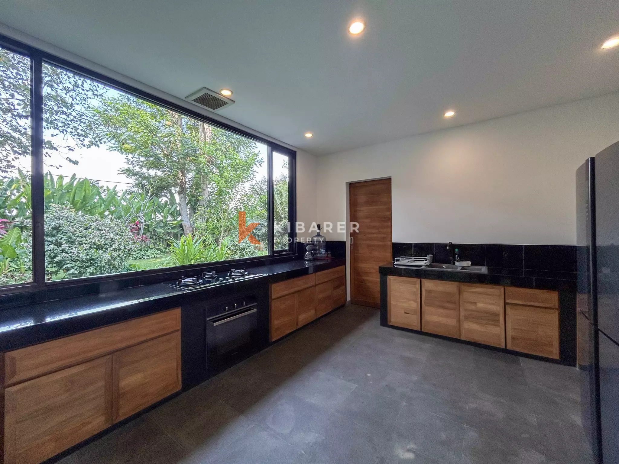 Charming Four-Bedroom Tropical Villa with Private Pool in Buwit