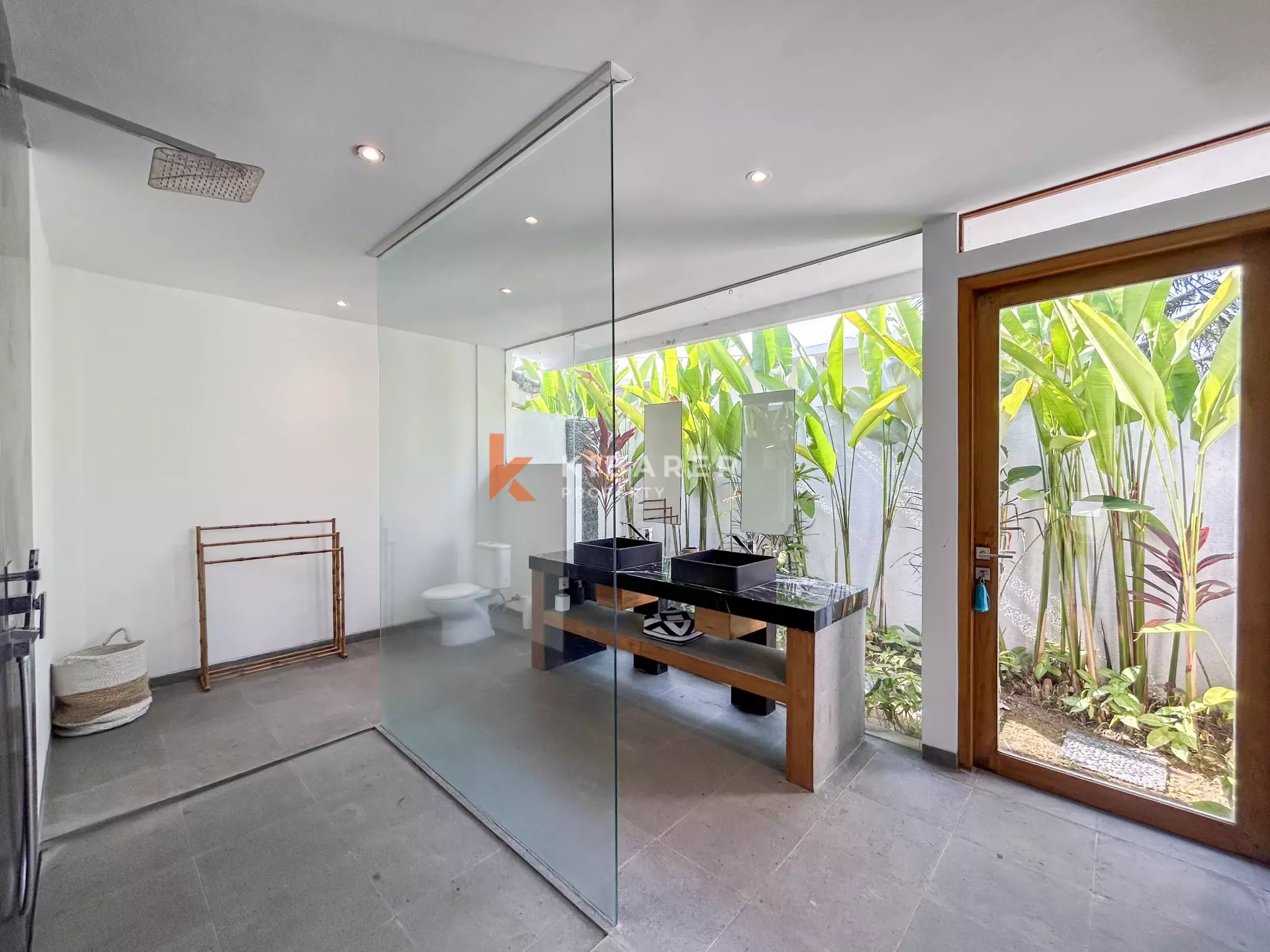 Charming Four-Bedroom Tropical Villa with Private Pool in Buwit