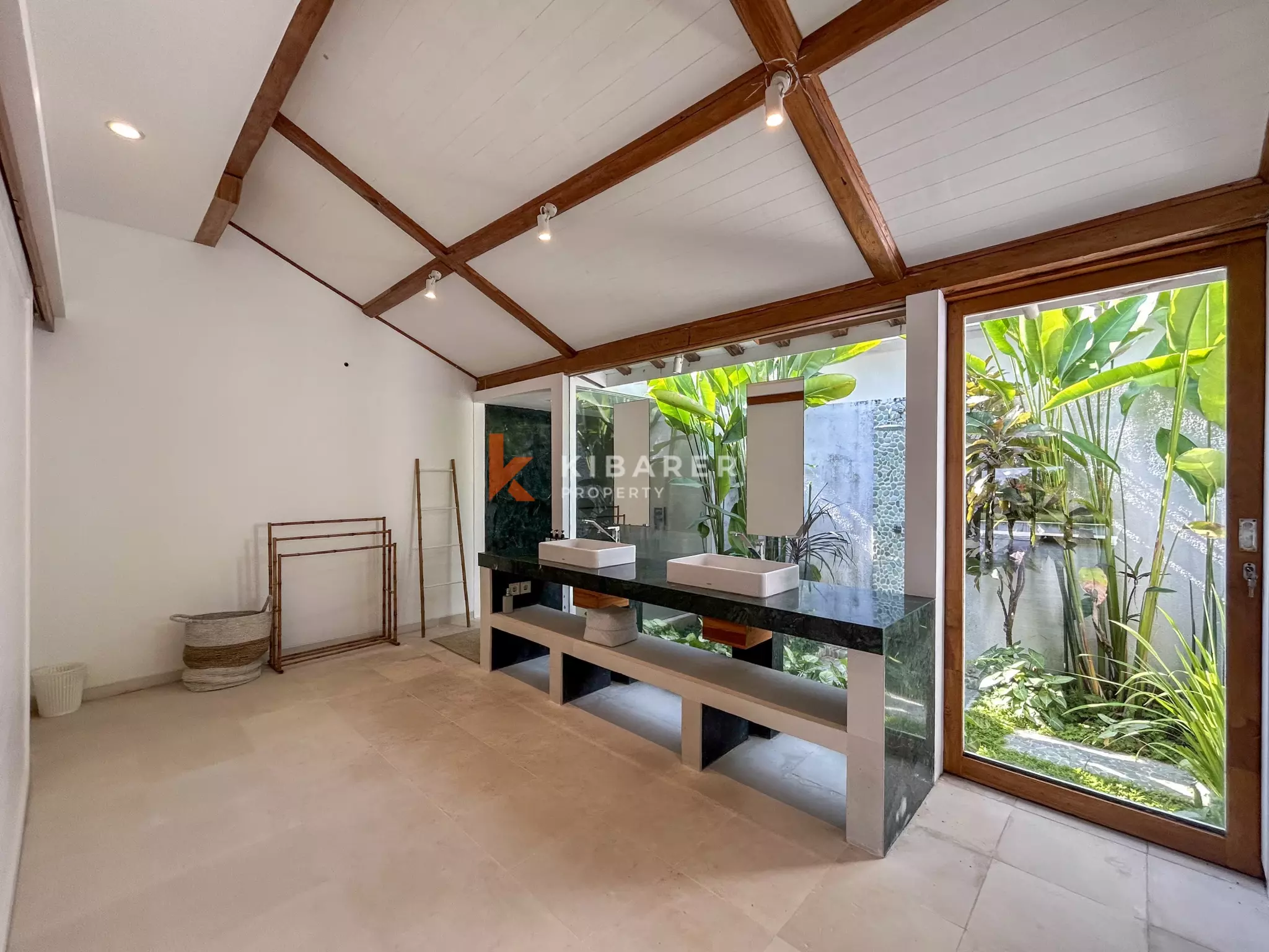 Charming Four-Bedroom Tropical Villa with Private Pool in Buwit
