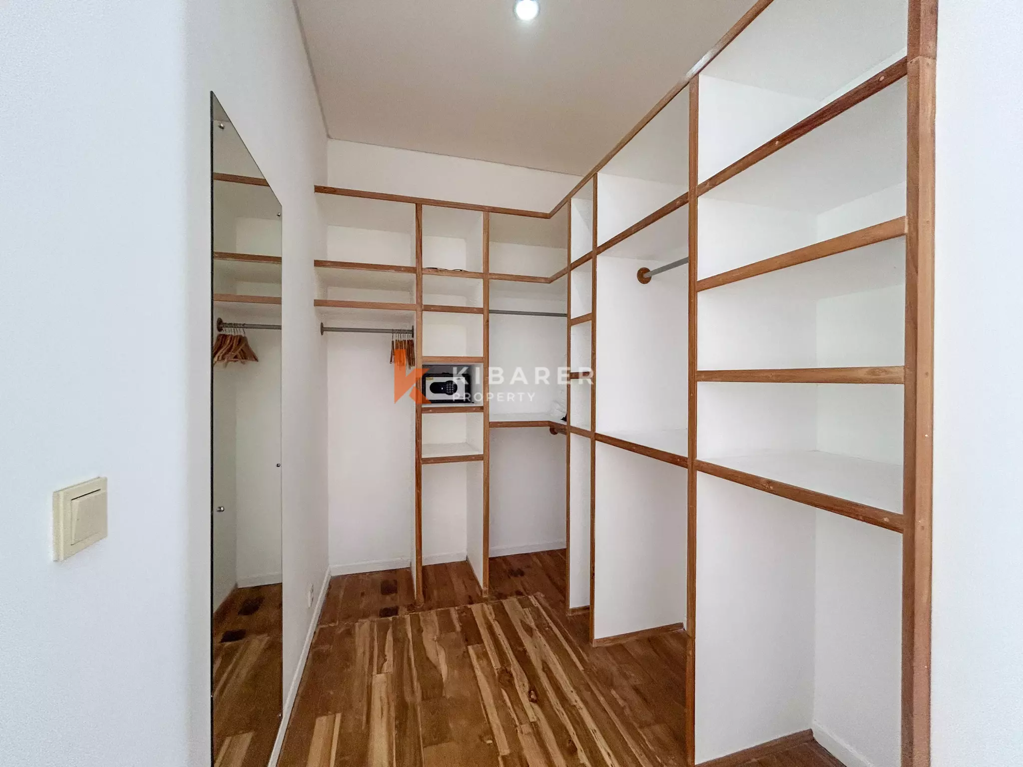 Charming Four-Bedroom Tropical Villa with Private Pool in Buwit