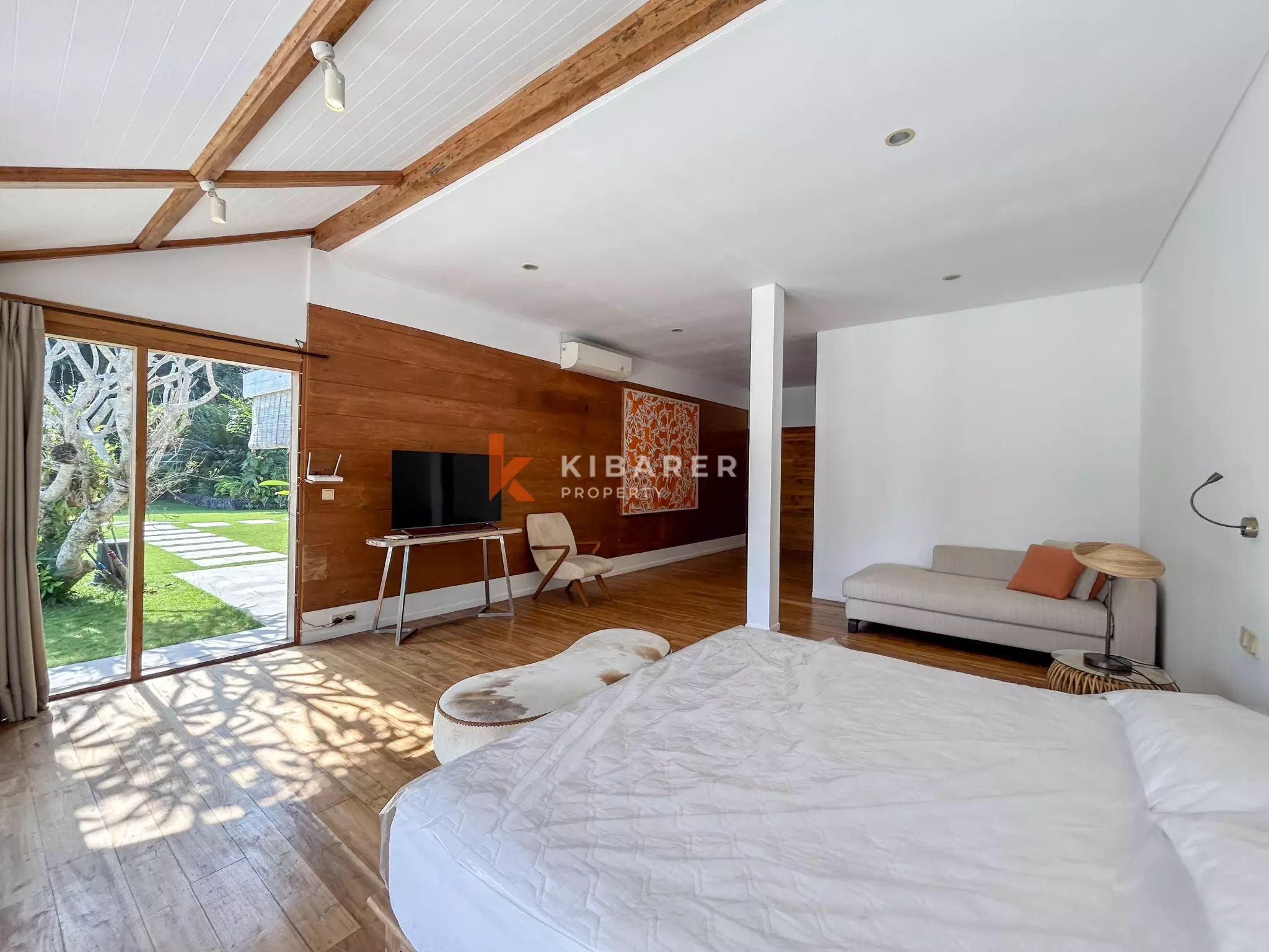 Charming Four-Bedroom Tropical Villa with Private Pool in Buwit