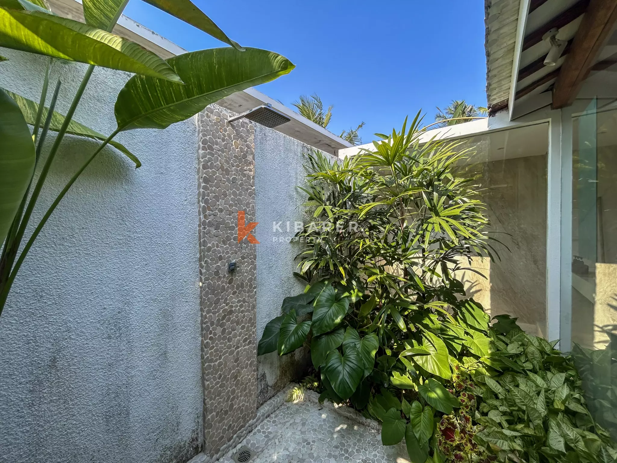 Charming Four-Bedroom Tropical Villa with Private Pool in Buwit