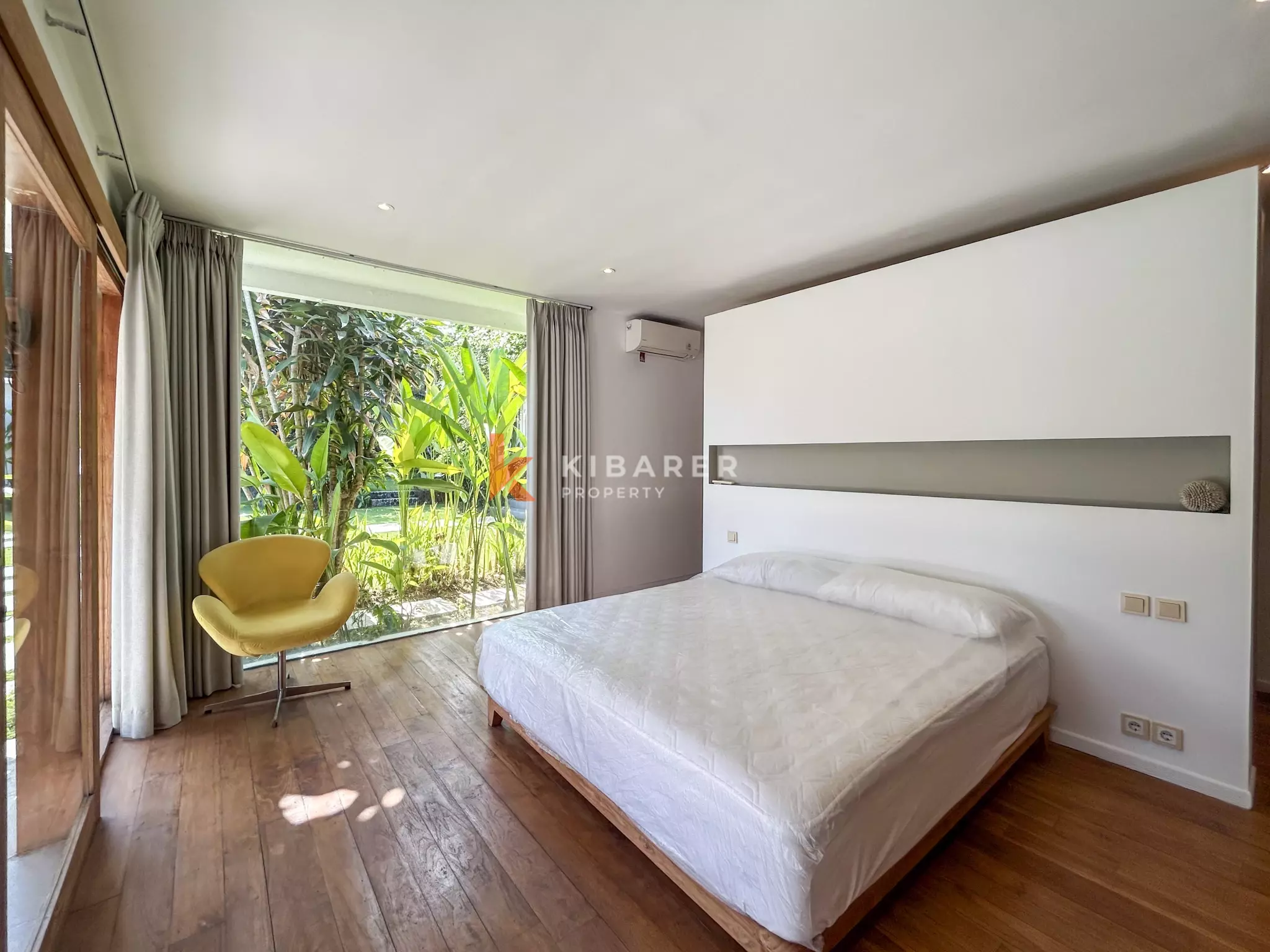 Charming Four-Bedroom Tropical Villa with Private Pool in Buwit
