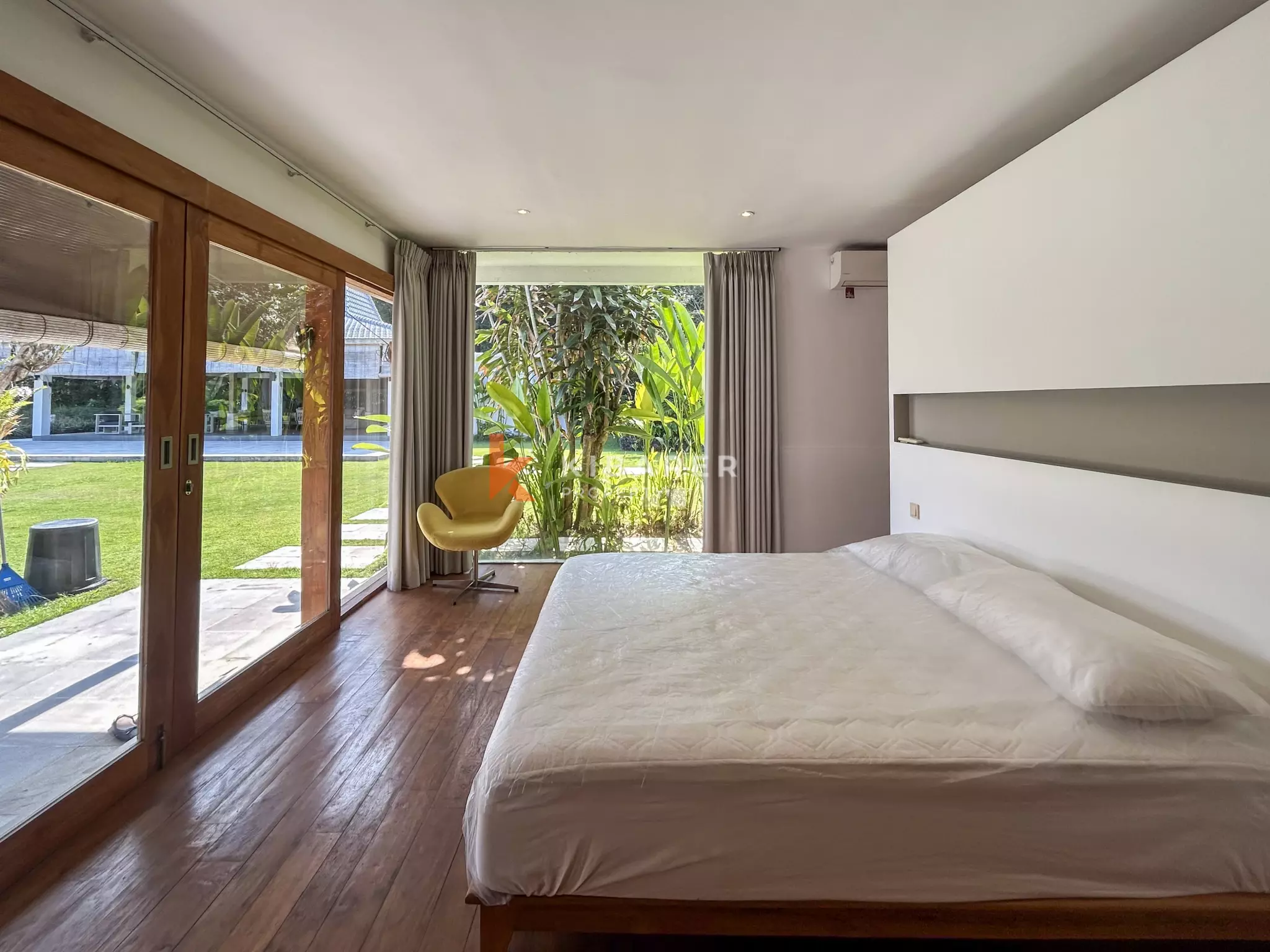 Charming Four-Bedroom Tropical Villa with Private Pool in Buwit