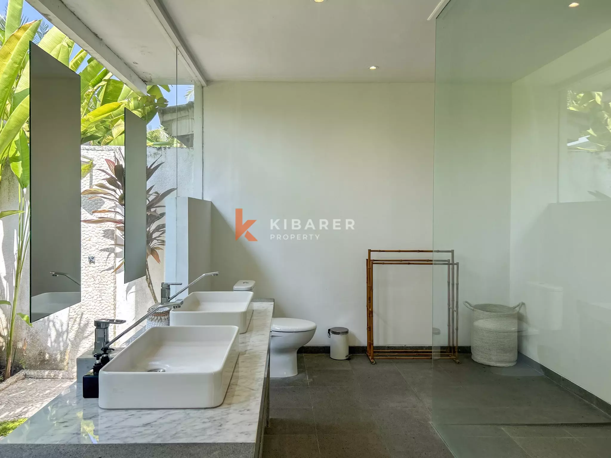 Charming Four-Bedroom Tropical Villa with Private Pool in Buwit